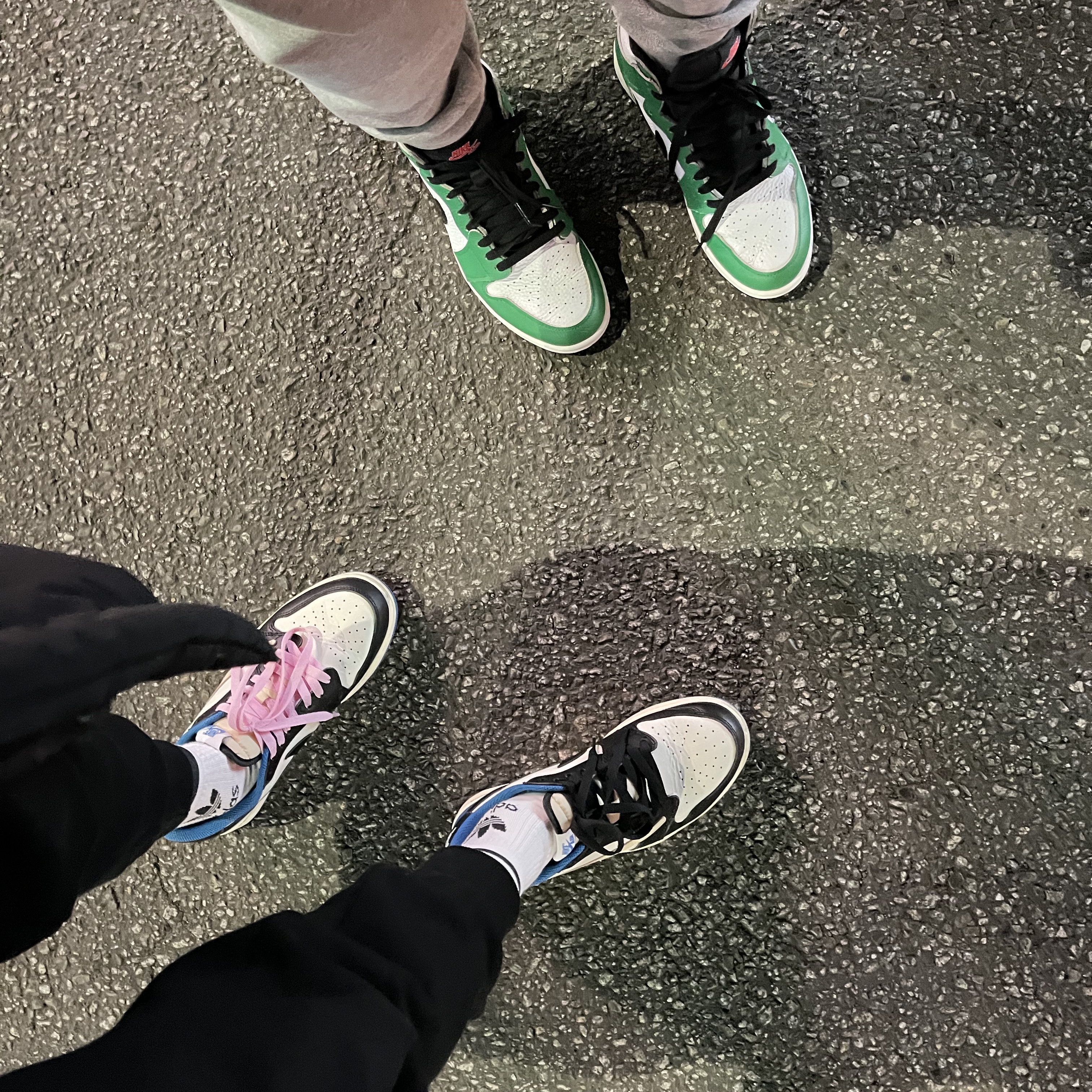 (W) Jordan 1 Retro High OG Lucky Green, Jordan 1 x Travis Scott x Fragment Retro Low OG SP Military Blue 착용 스타일