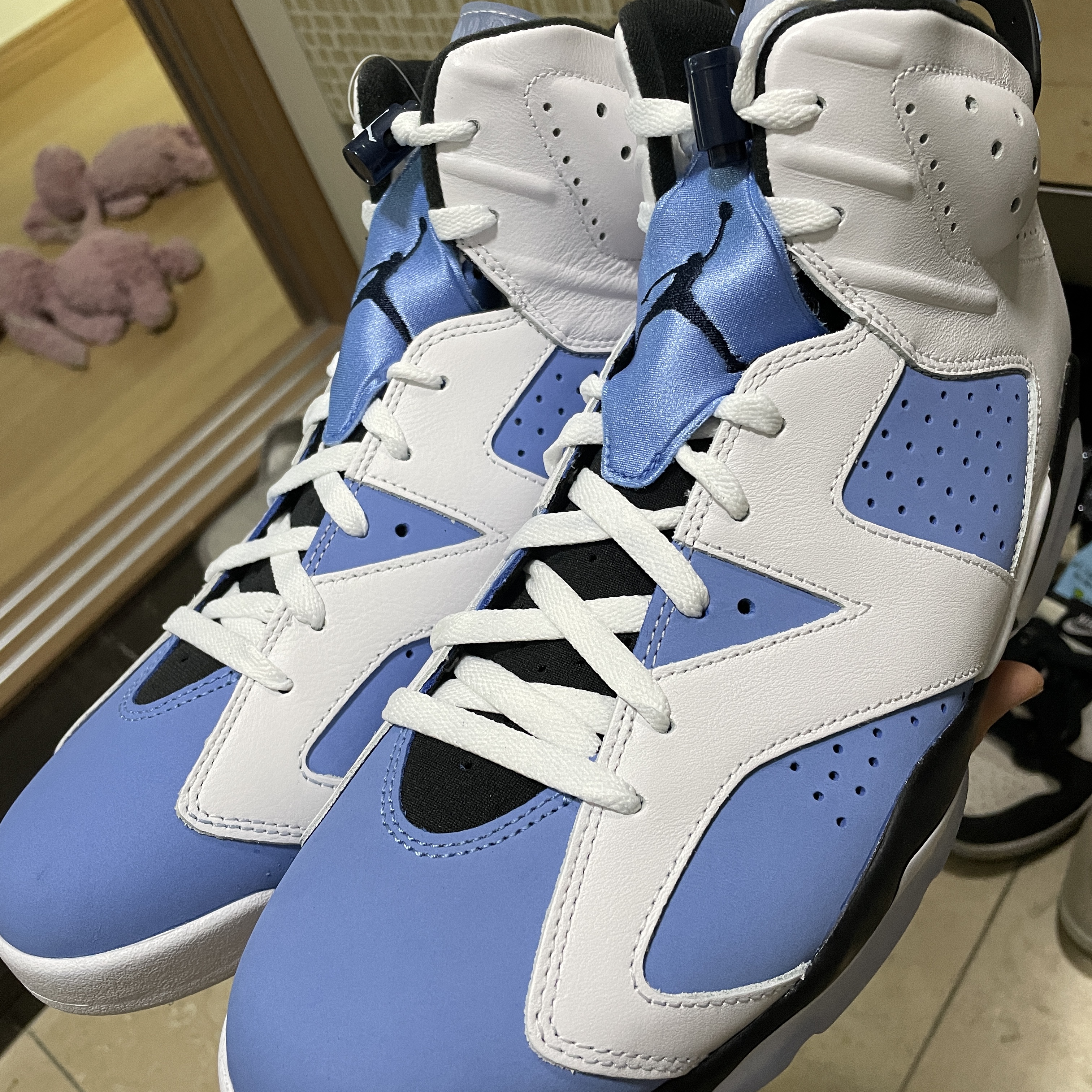 Jordan 6 Retro University Blue 착용 스타일 - 1