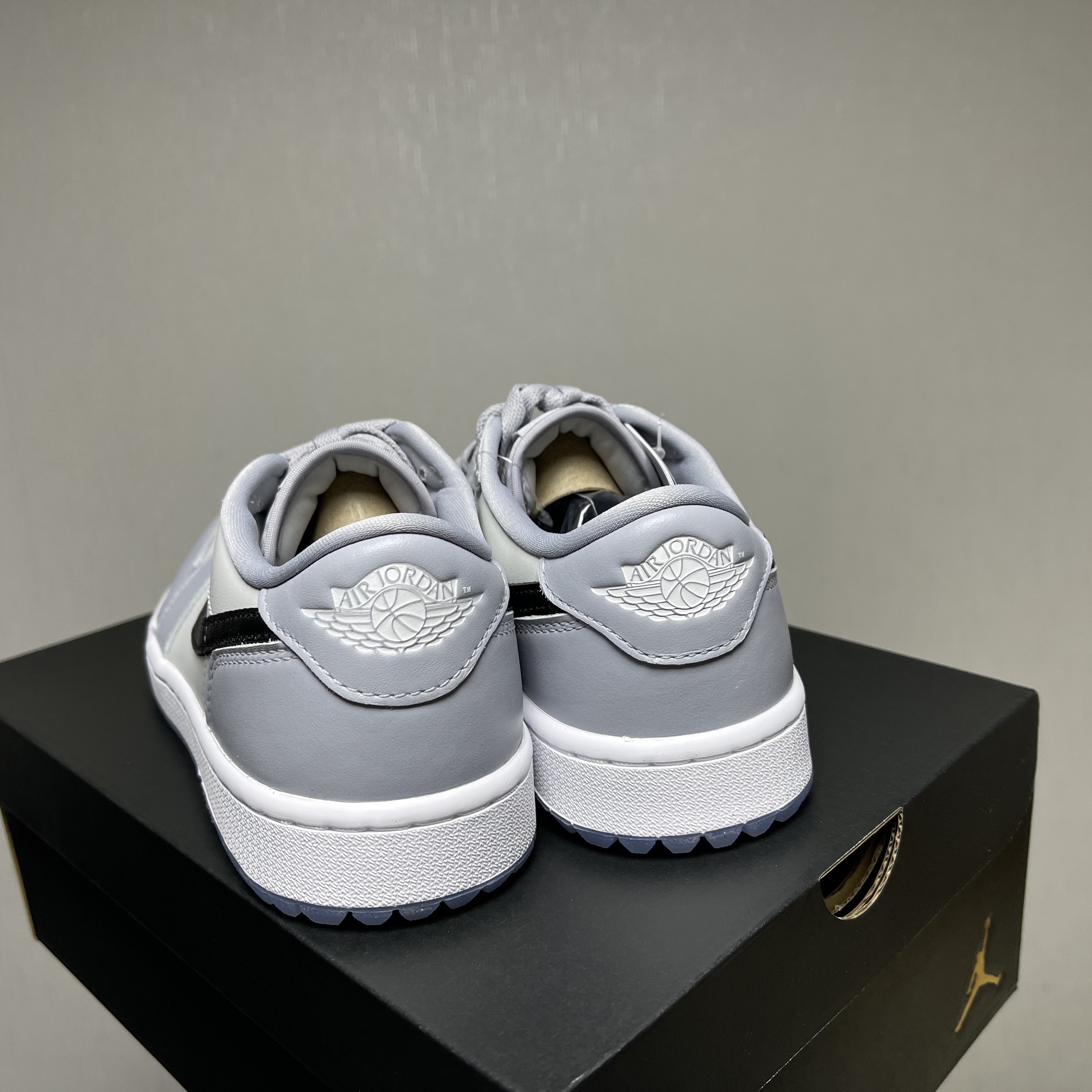 Jordan 1 Low Golf Wolf Grey 착용 스타일 - 1