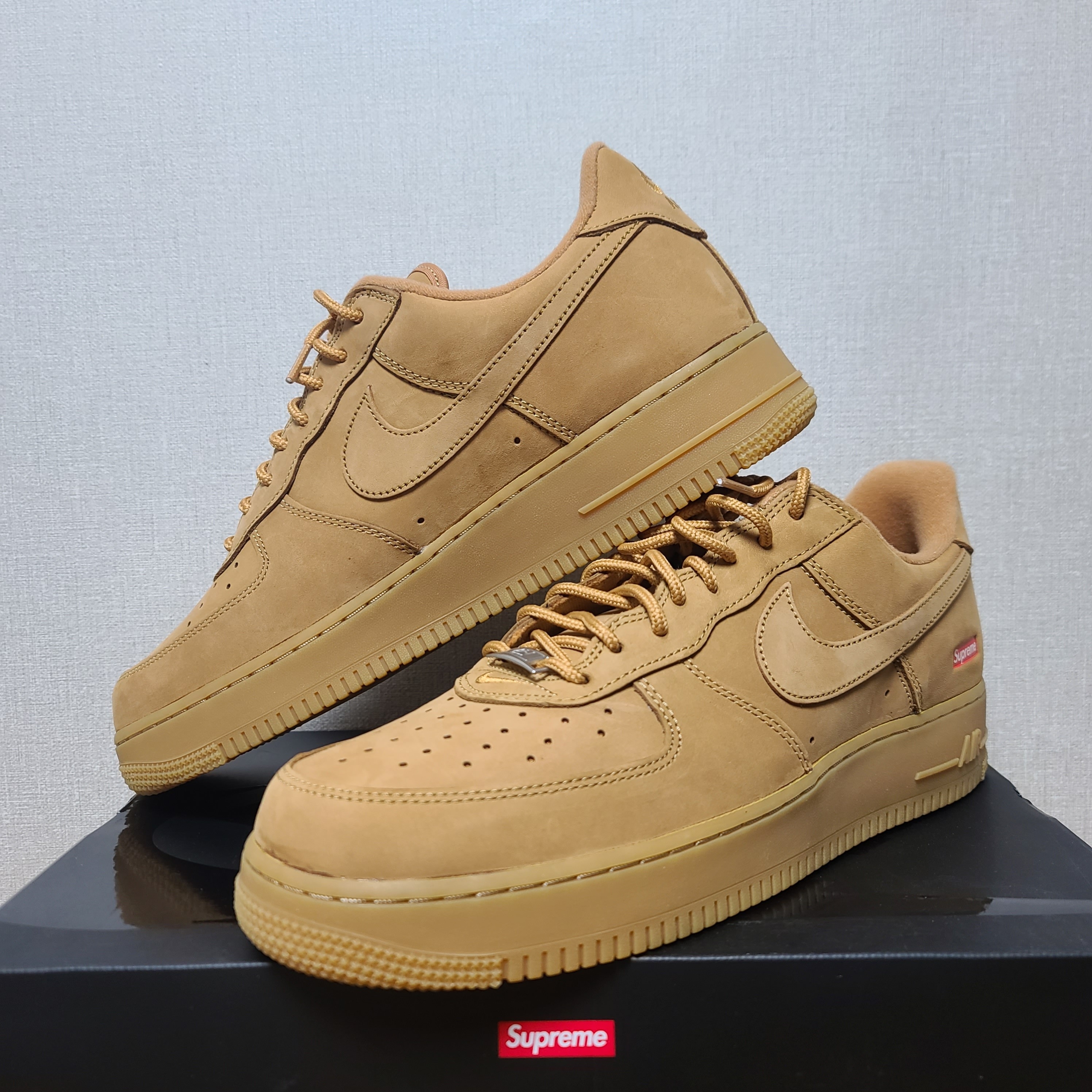 Nike Dunk Low Premium Siempre Familia, Nike x Supreme Air Force 1 Low Flax 착용 스타일 - 2