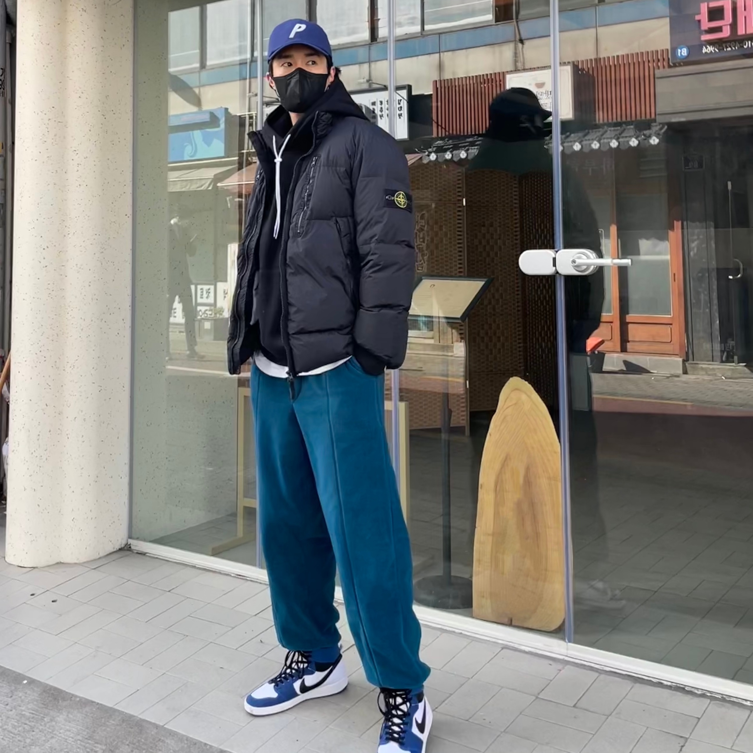 Stone Island 40223 Garment Dyed Crinkle Reps Down Jacket Black - 21FW, Jordan 1 KO Storm Blue 착용 스타일