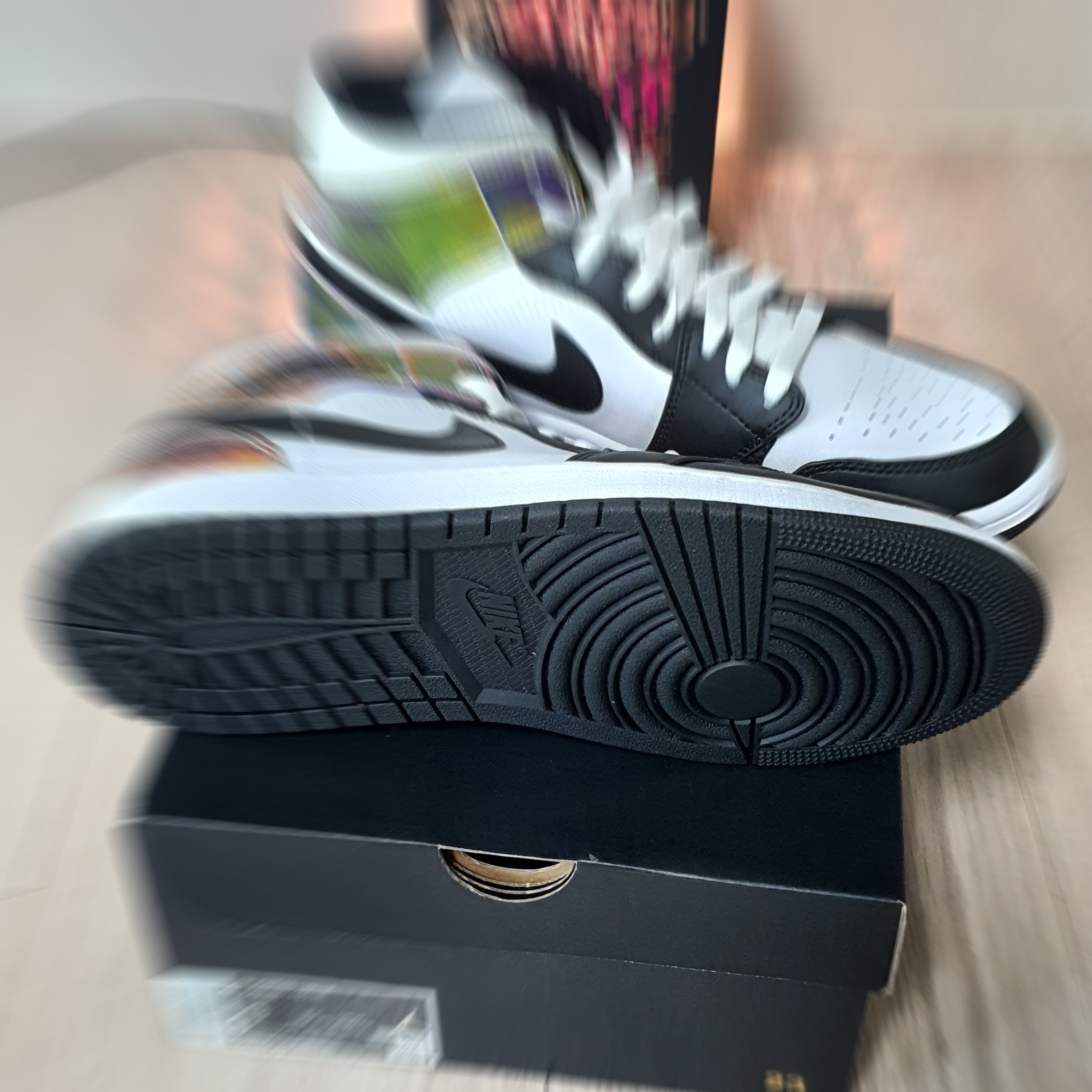 Jordan 1 Mid SE Heat Reactive 착용 스타일 - 5