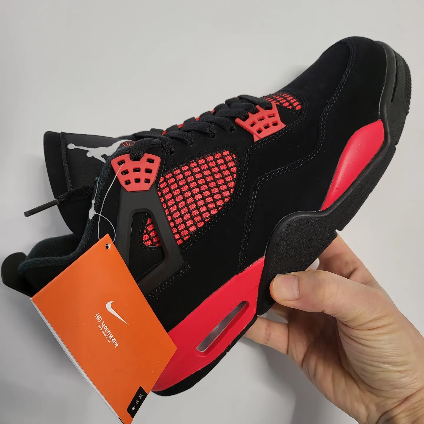 Jordan 4 Retro Crimson 착용 스타일 - 1