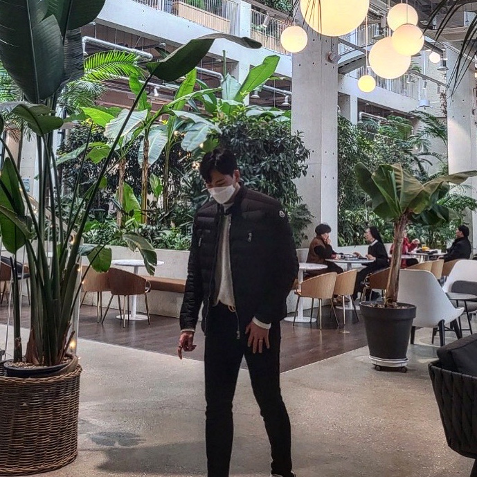 Moncler Amiot Jacket Black - 21FW 착용 스타일