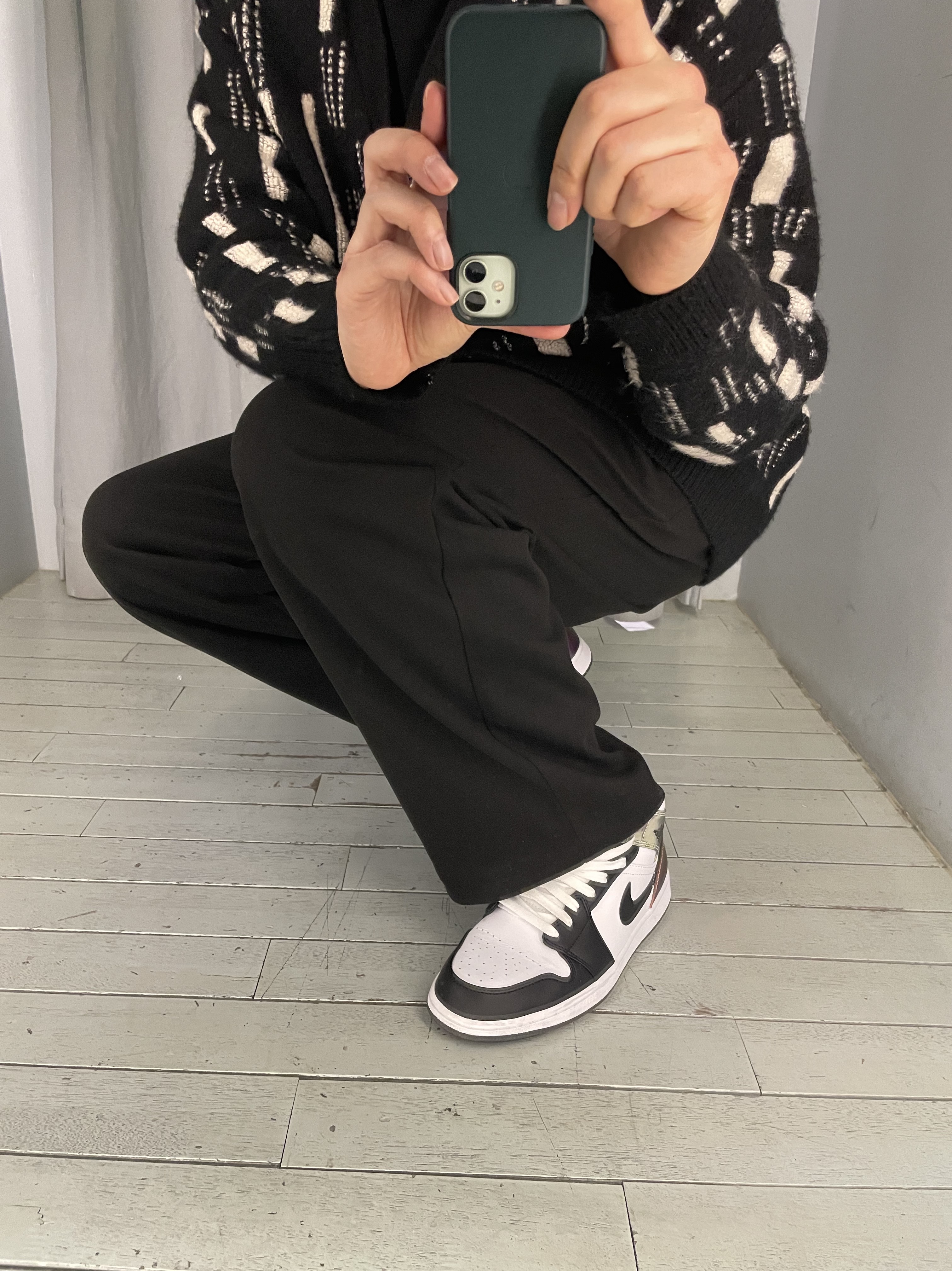 Jordan 1 Mid SE Heat Reactive 착용 스타일 - 4