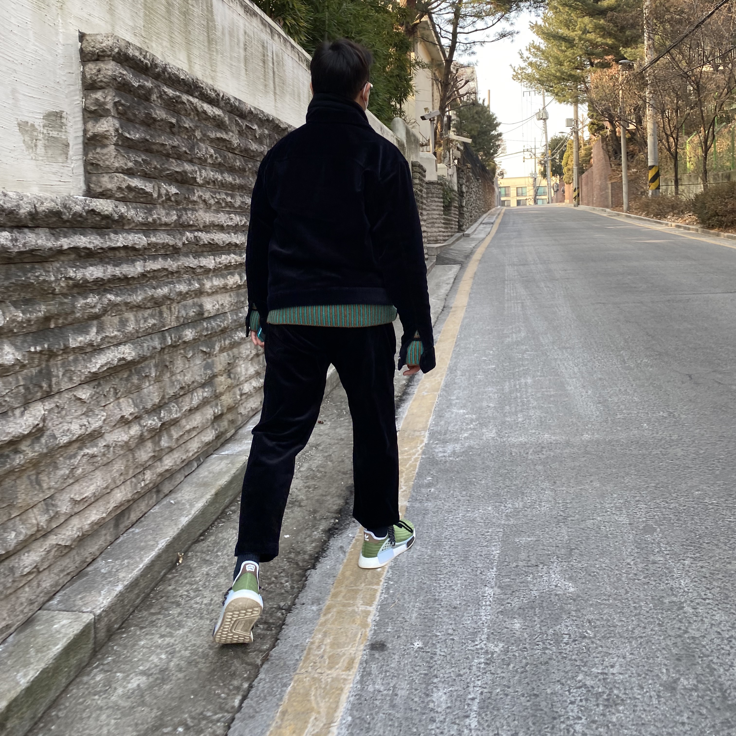 Supreme Corduroy Zip Jacket Black - 21FW, Adidas x Billionaire Boys Club x Pharrell Williams Hu NMD Running Dog 착용 스타일 - 2