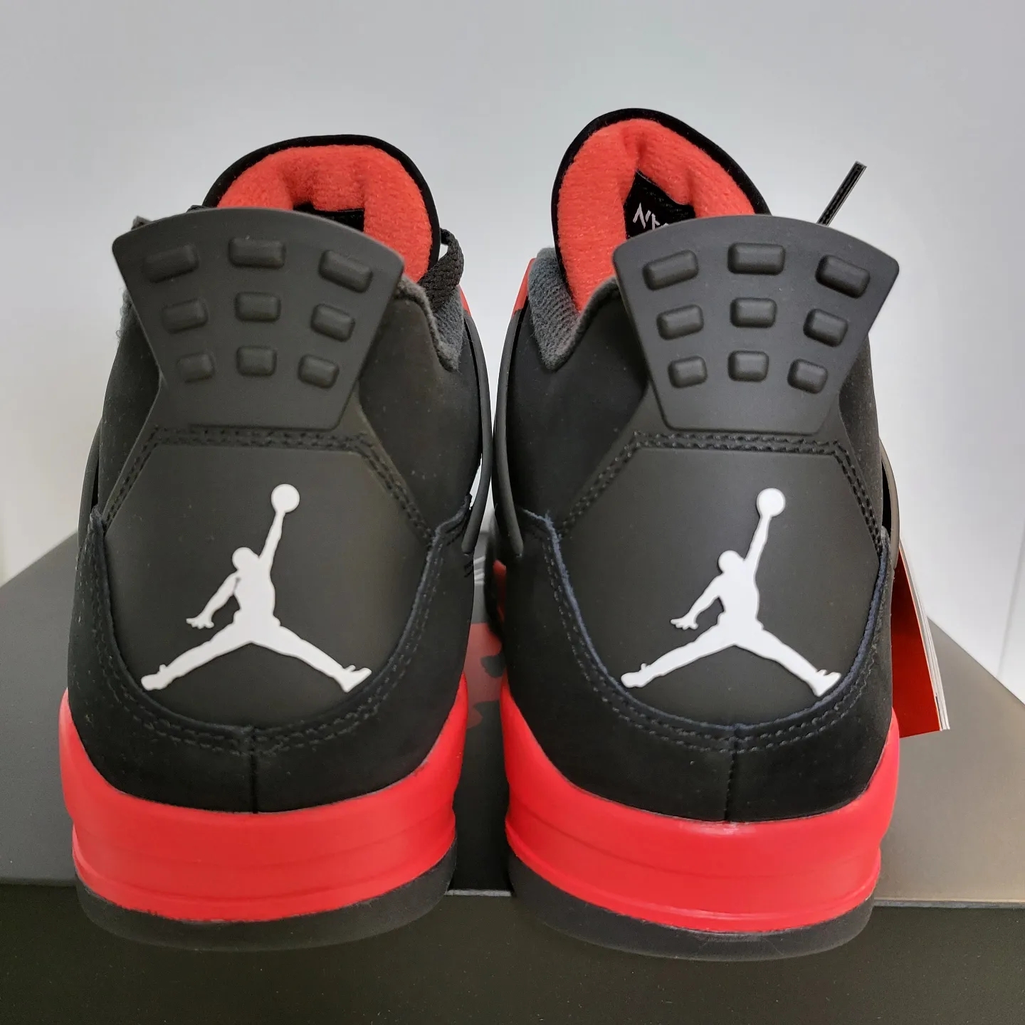 Jordan 4 Retro Crimson 착용 스타일 - 3