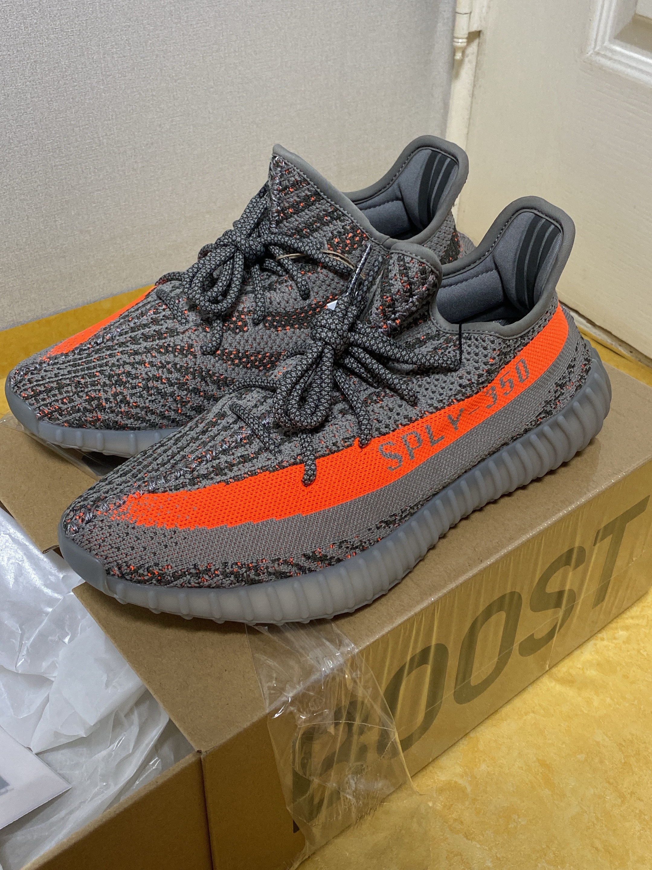 Adidas Yeezy Boost 350 V2 Beluga - Reflective 착용 스타일