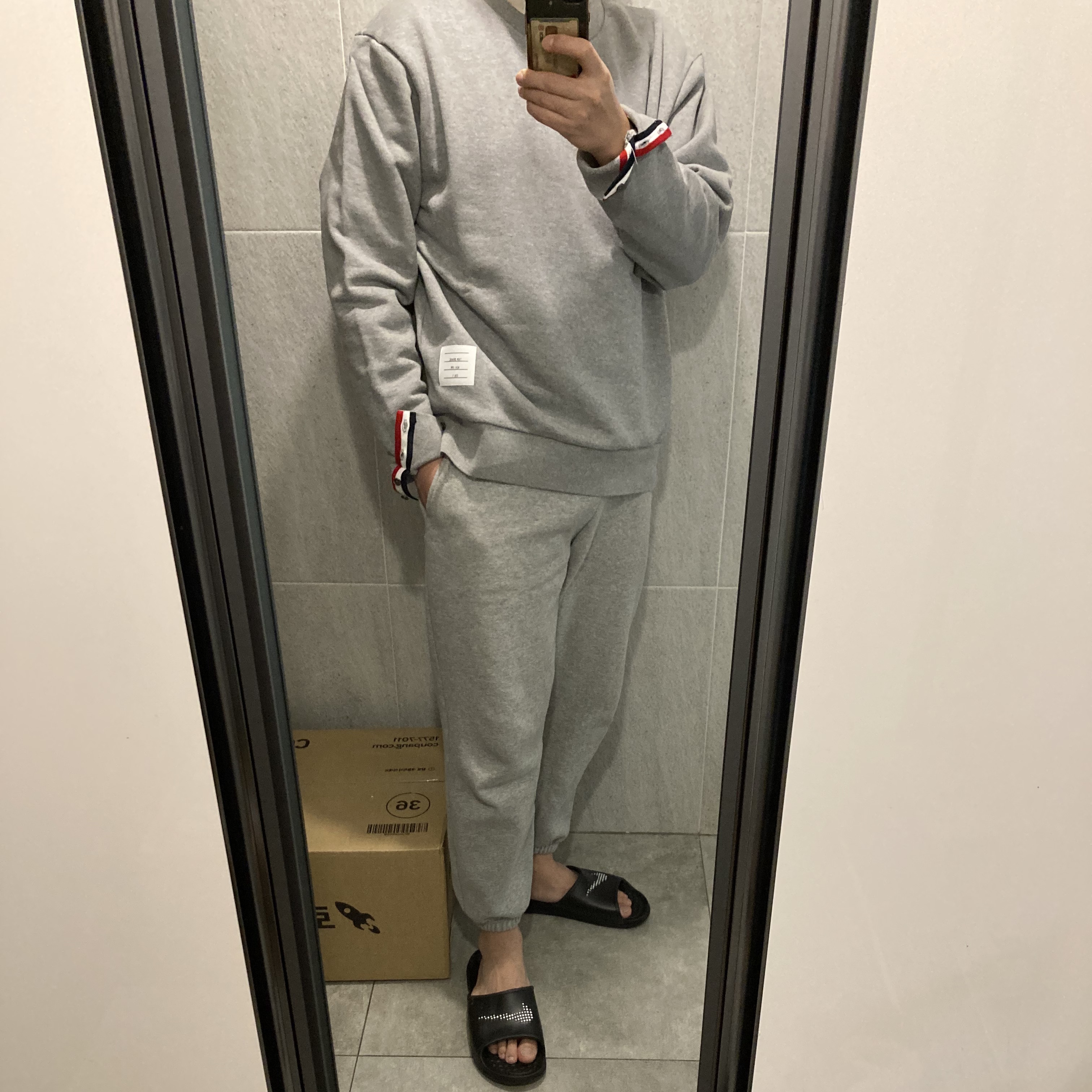 Thom Browne Loopback Center Back Stripe Crewneck Pullover Knit Light Grey 착용 스타일 - 1