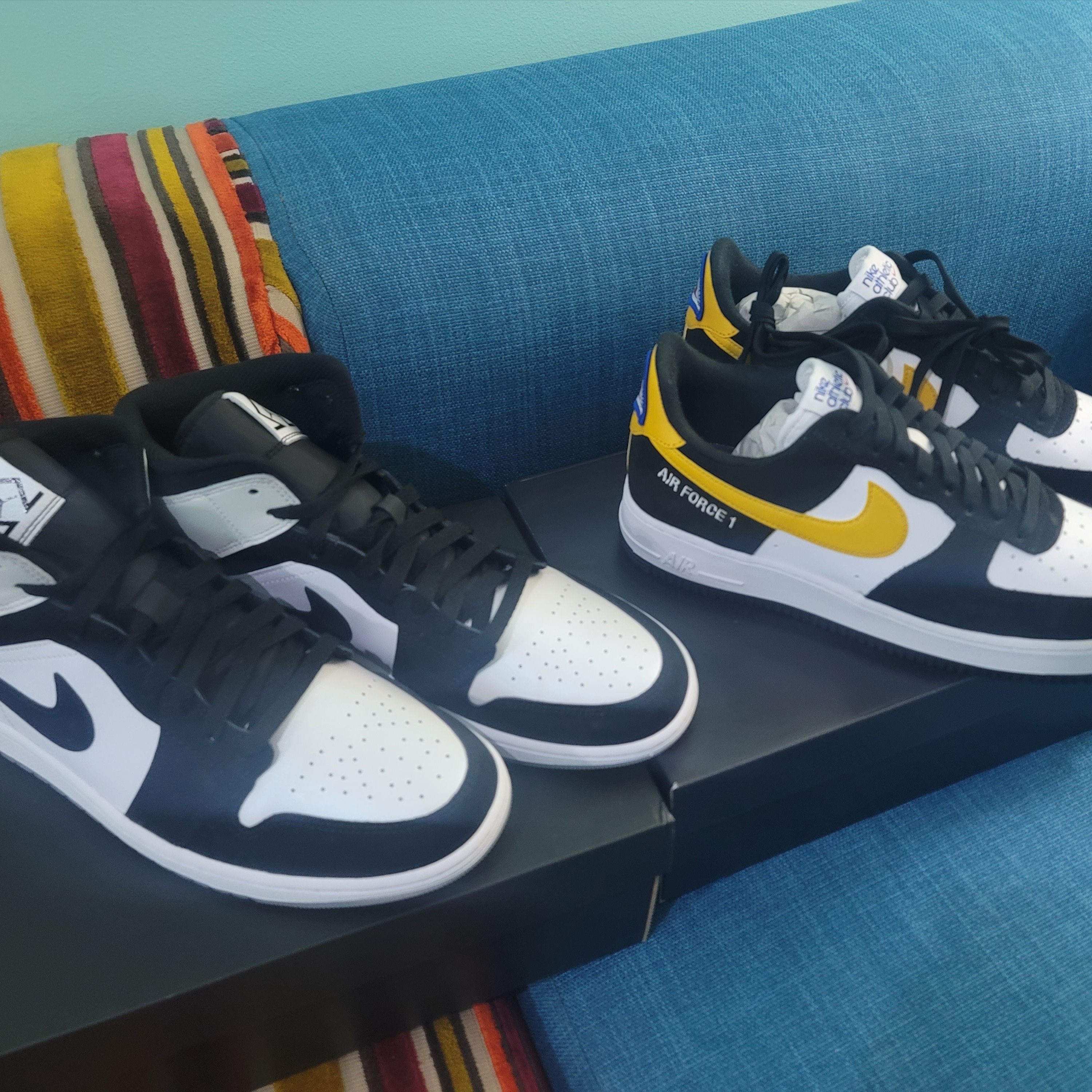 Nike Air Force 1 '07 LV8 Athletic Club Black Dark Sulfur, Jordan 1 Mid SE Diamond 착용 스타일