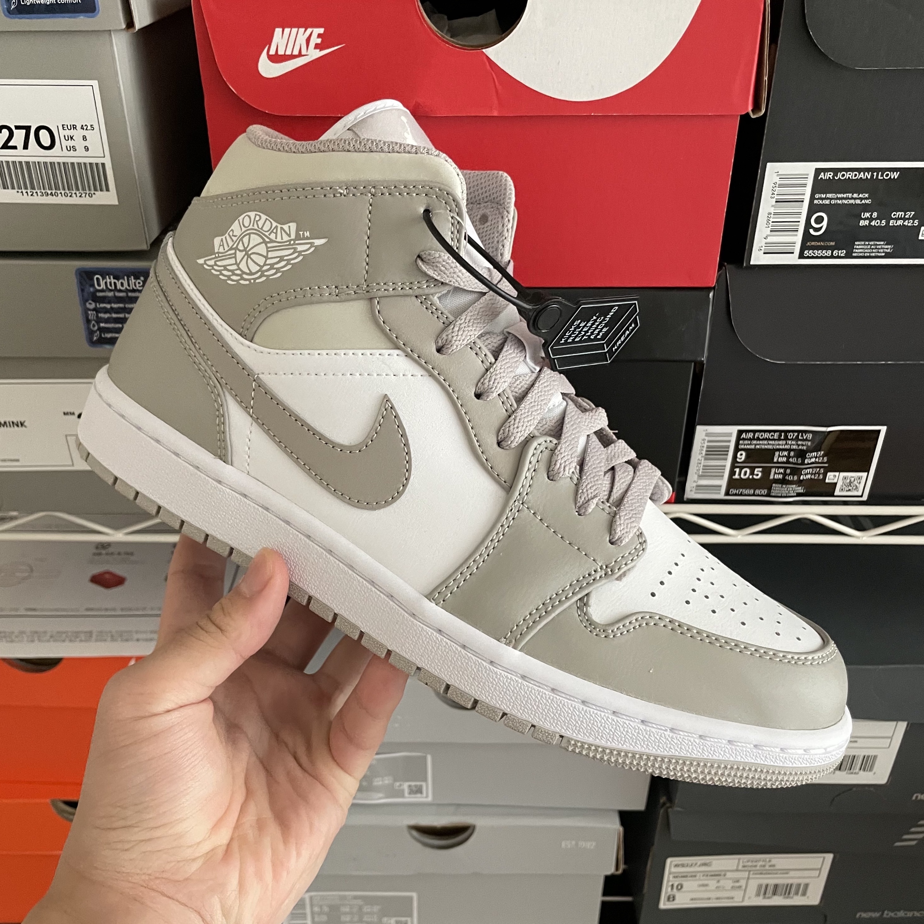 Jordan 1 Mid College Grey 착용 스타일