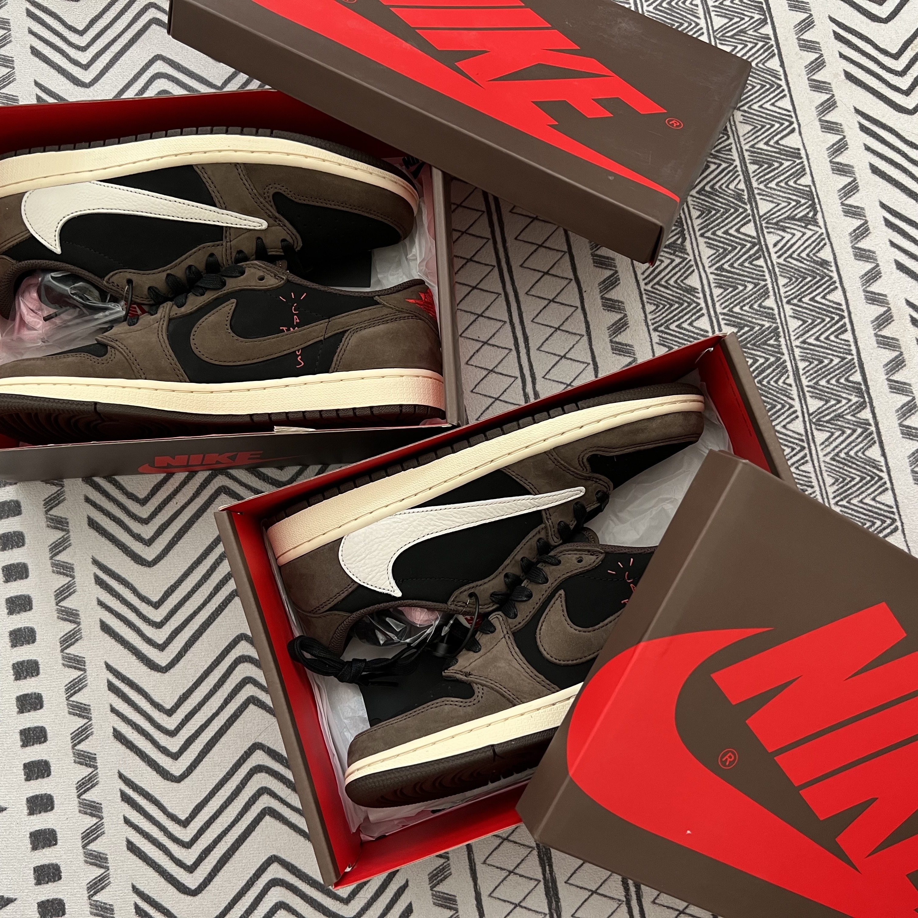 Jordan 1 x Travis Scott Retro Low OG SP Mocha 착용 스타일