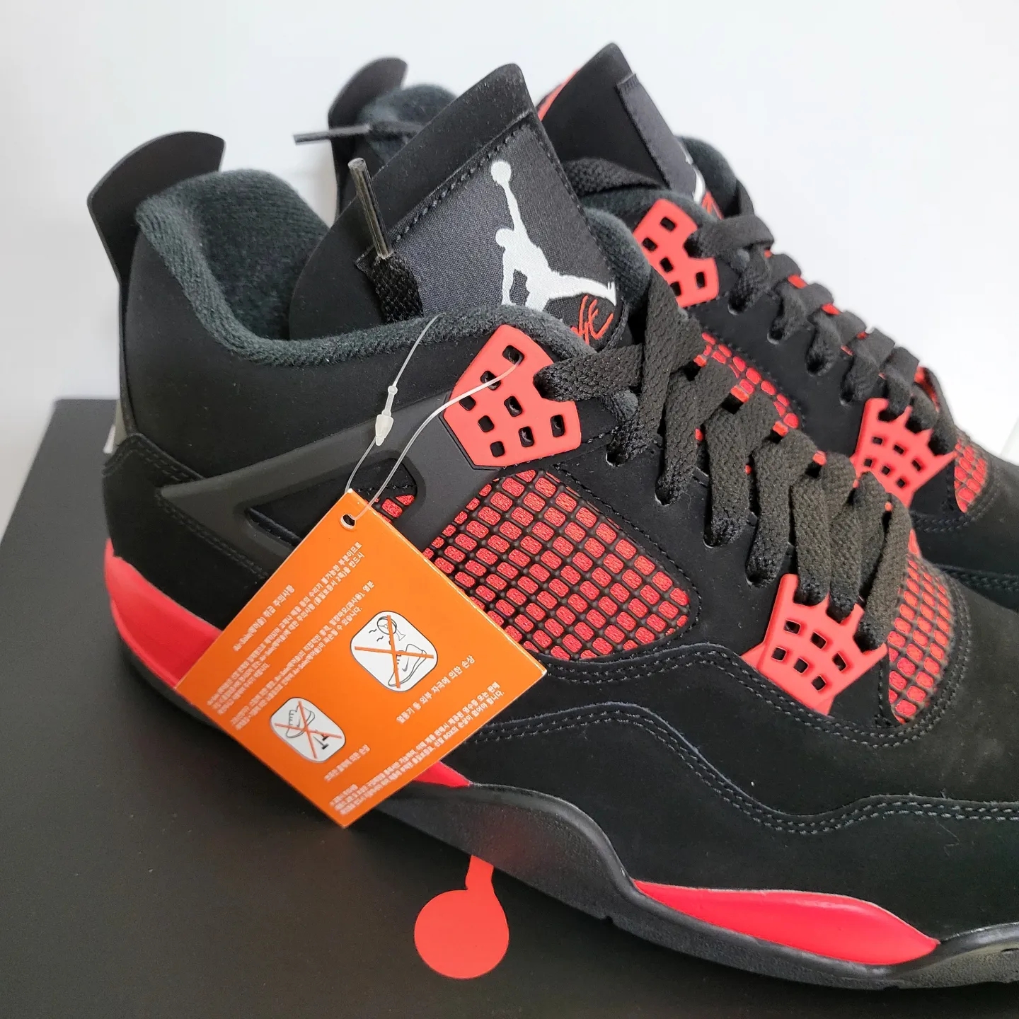 Jordan 4 Retro Crimson 착용 스타일 - 2