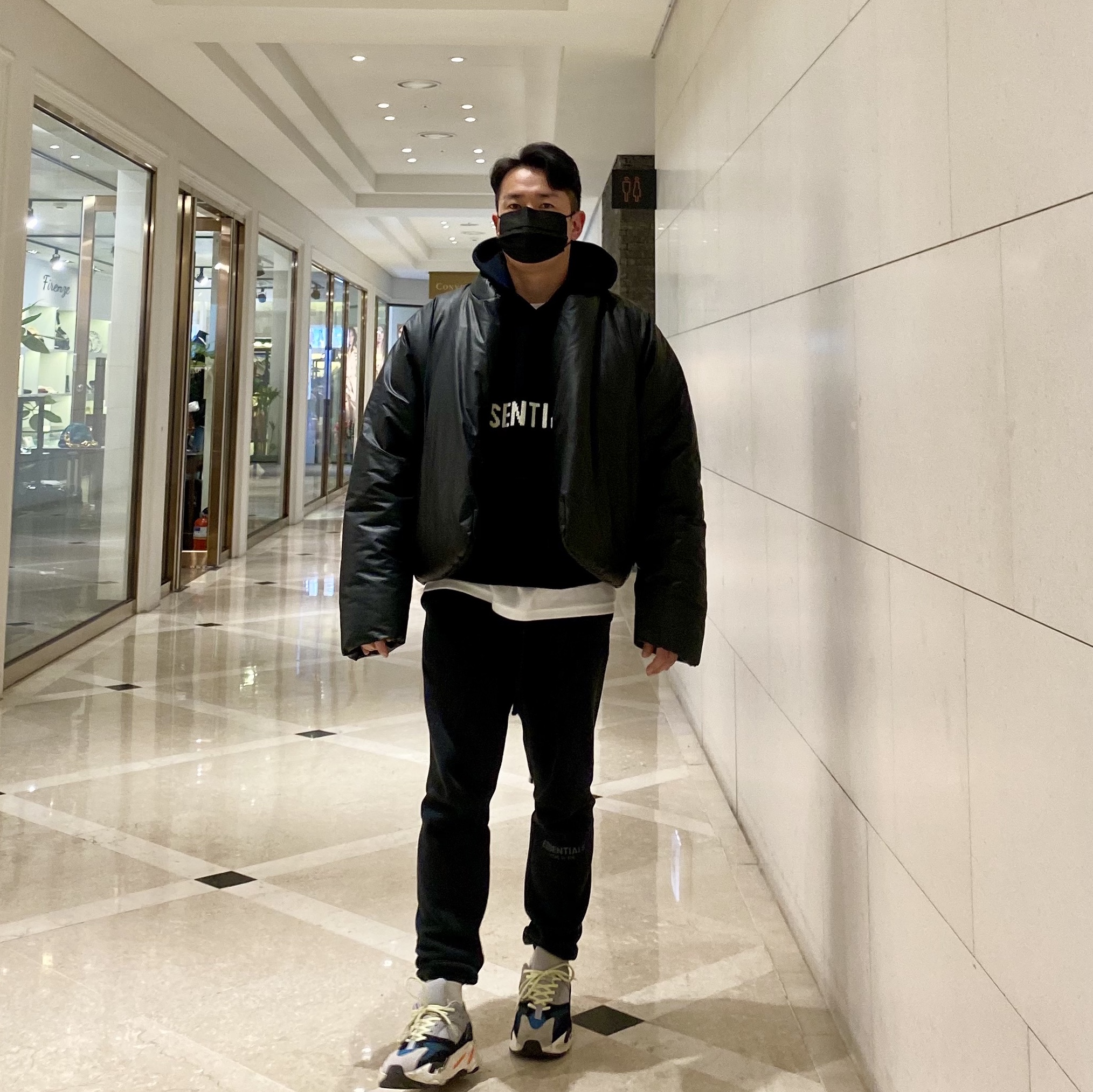 Yeezy Gap Round Jacket Black, Essentials Knit Hoodie Black - 20FW 착용 스타일