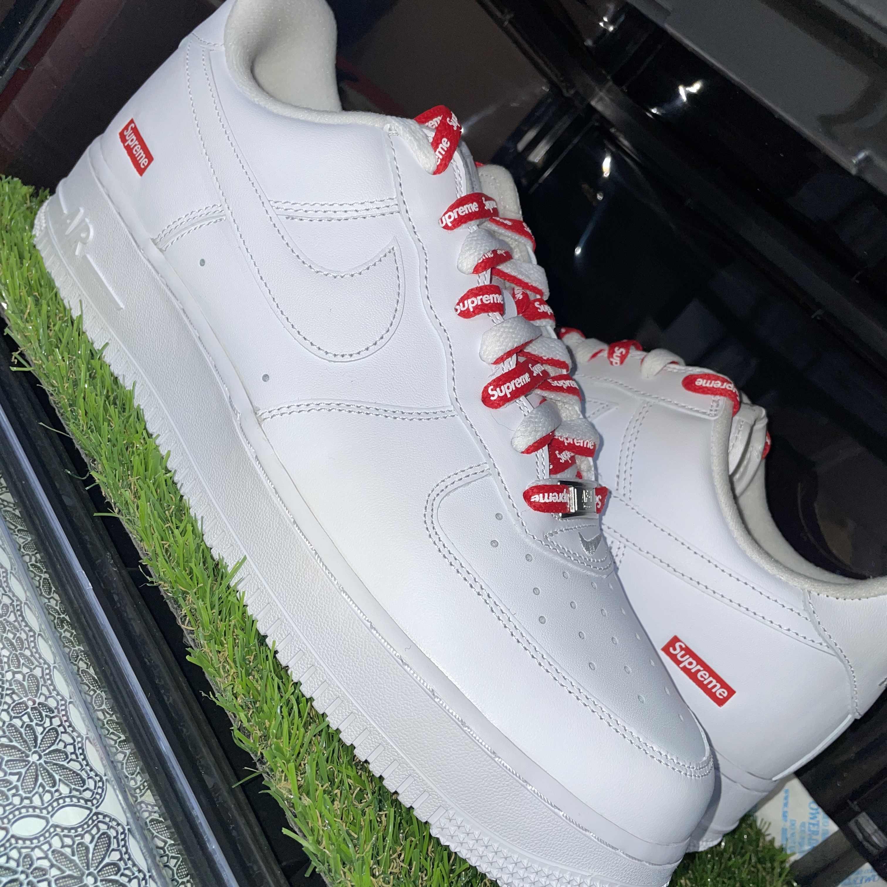 Nike x Supreme Air Force 1 Low White 착용 스타일 - 1