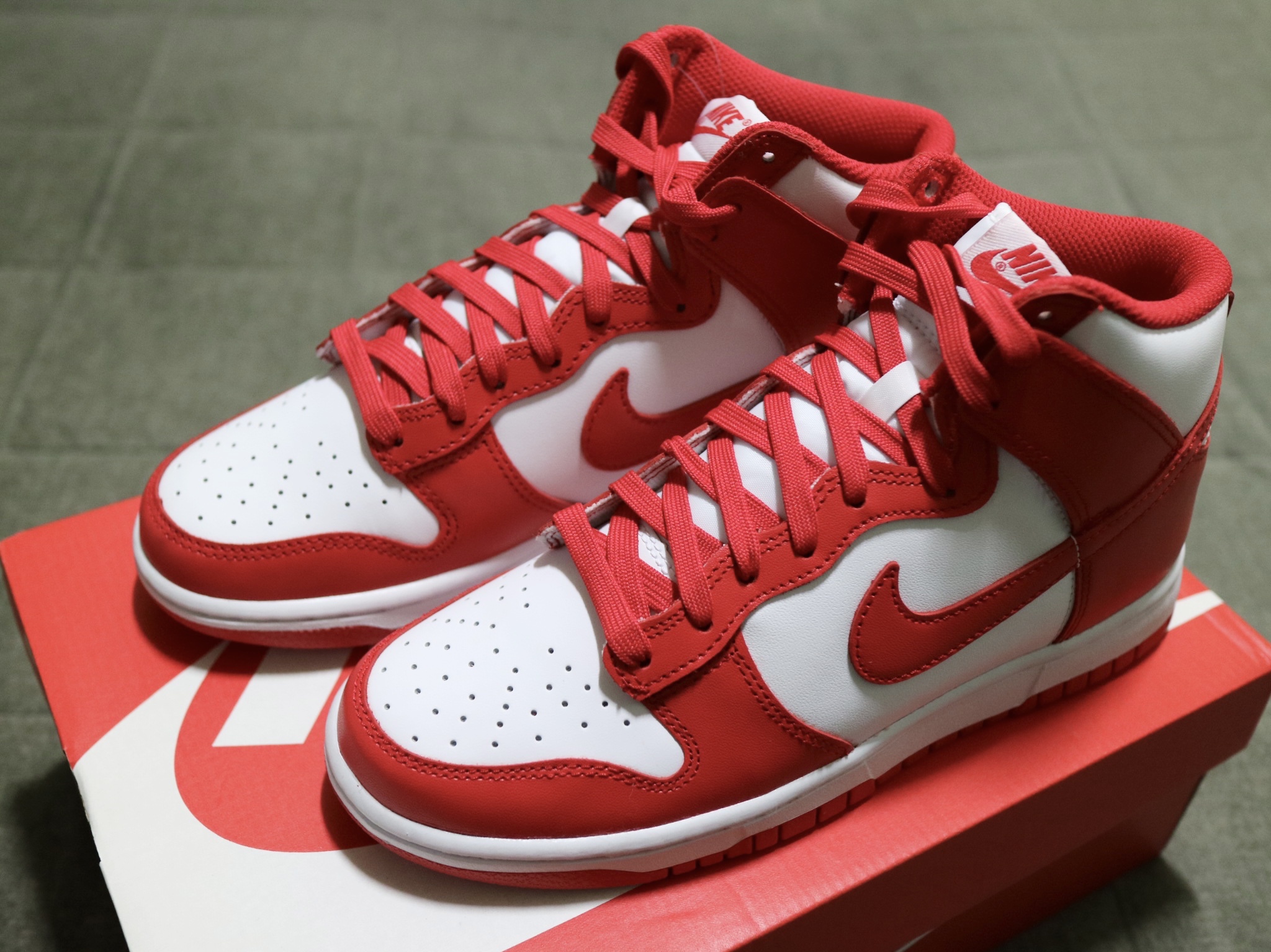 Nike Dunk High Retro Championship White and Red 착용 스타일 - 2