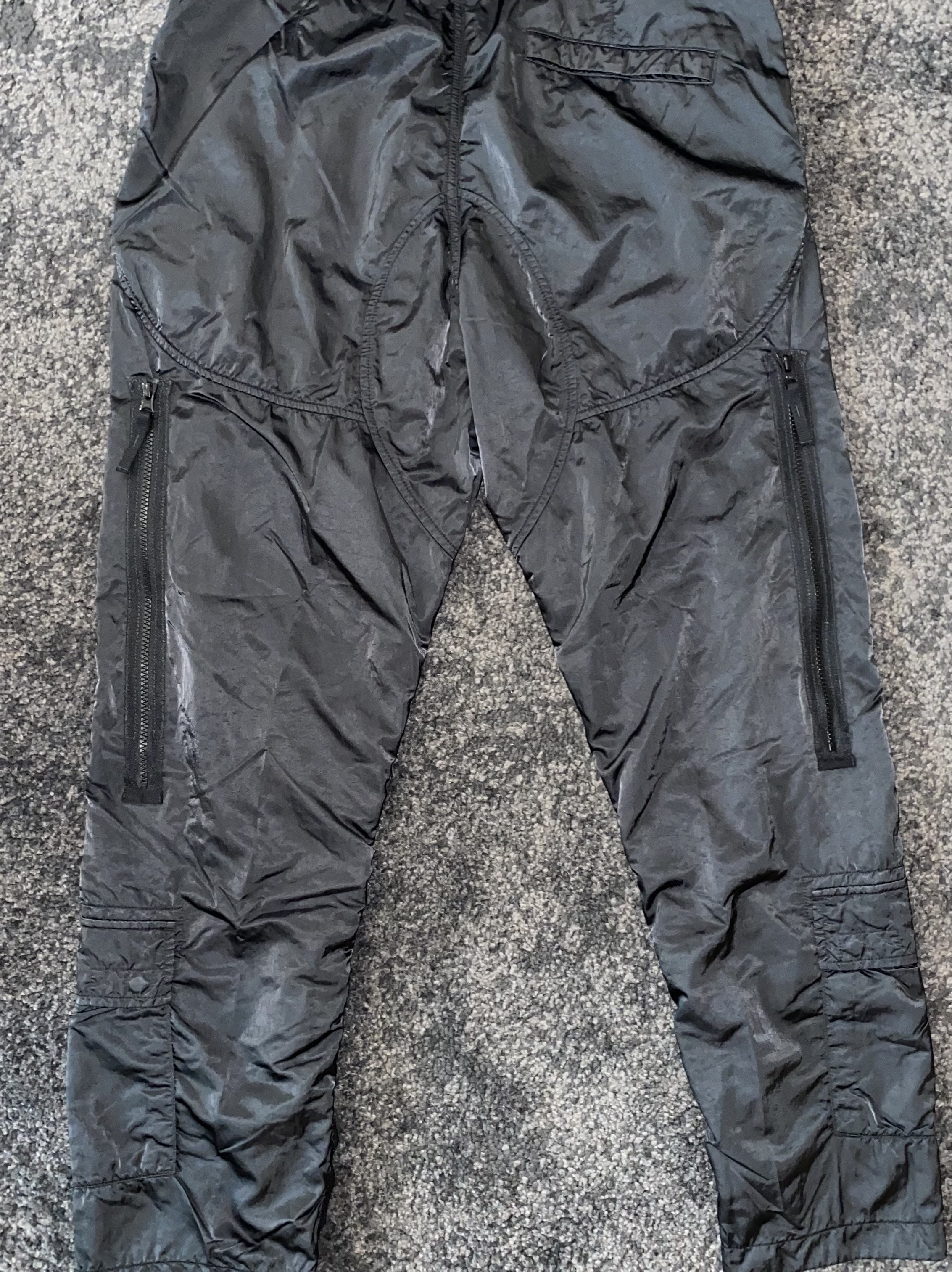 Stone Island 31021 Nylon Satin Raso Track Cargo Pants Black - 21FW 착용 스타일 - 2