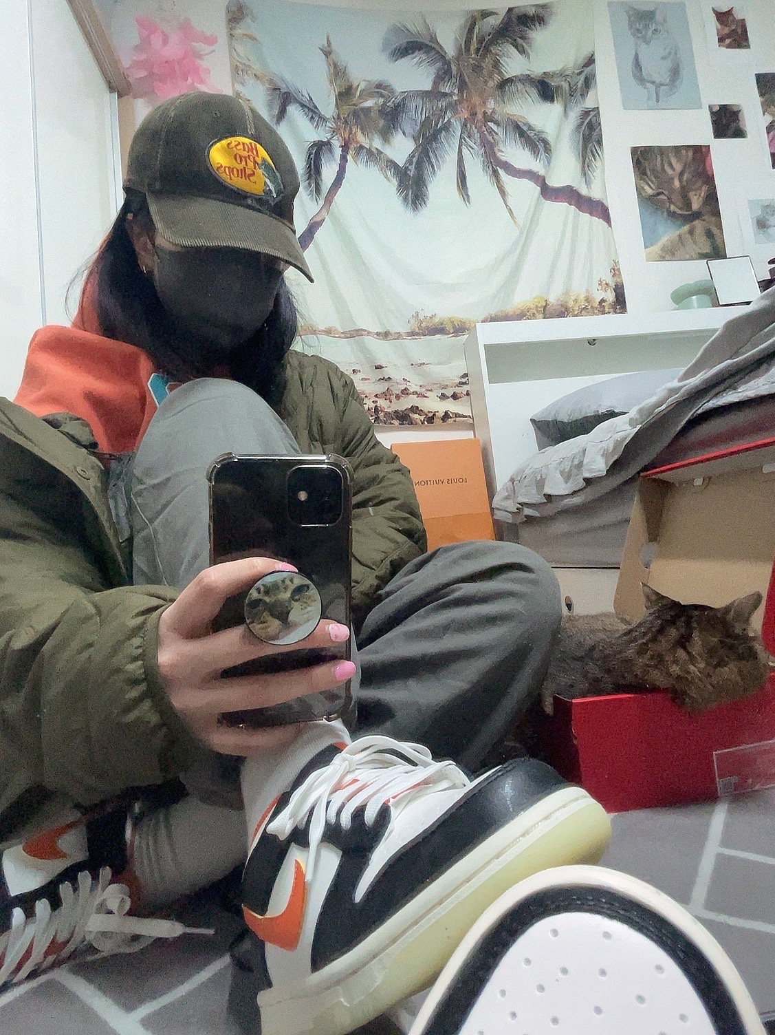 Uniqlo x White Mountaineering WPJ Ultra Light Down Oversized Jacket Olive, Nike Dunk Low Retro PRM Halloween 착용 스타일 - 2