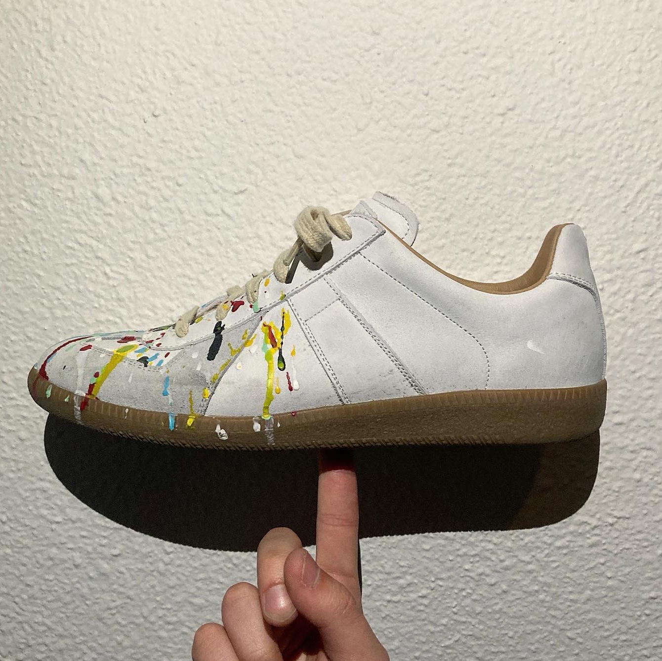 Maison Margiela Replica Paint Drop Sneakers, (W) Maison Margiela Replica Paint Drop Sneakers Grey 착용 스타일 - 1