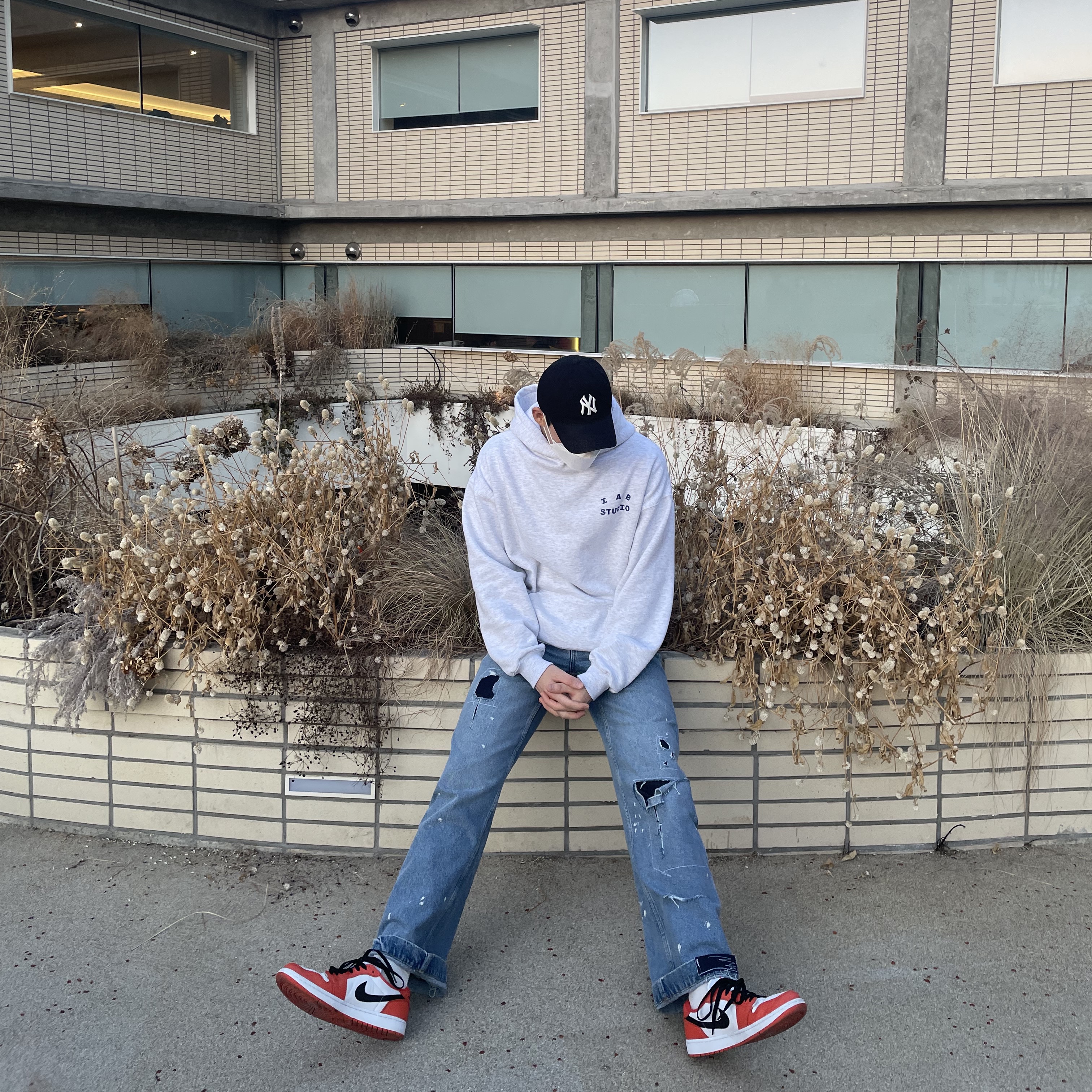 Jordan 1 Low OG Starfish, Zara x Ader Error Patchwork Jeans Blue 착용 스타일