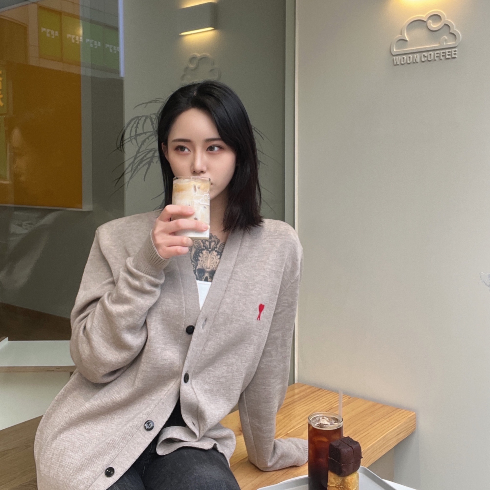 AMI de Coeur Wool Cardigan Beige - 21FW 착용 스타일 - 1