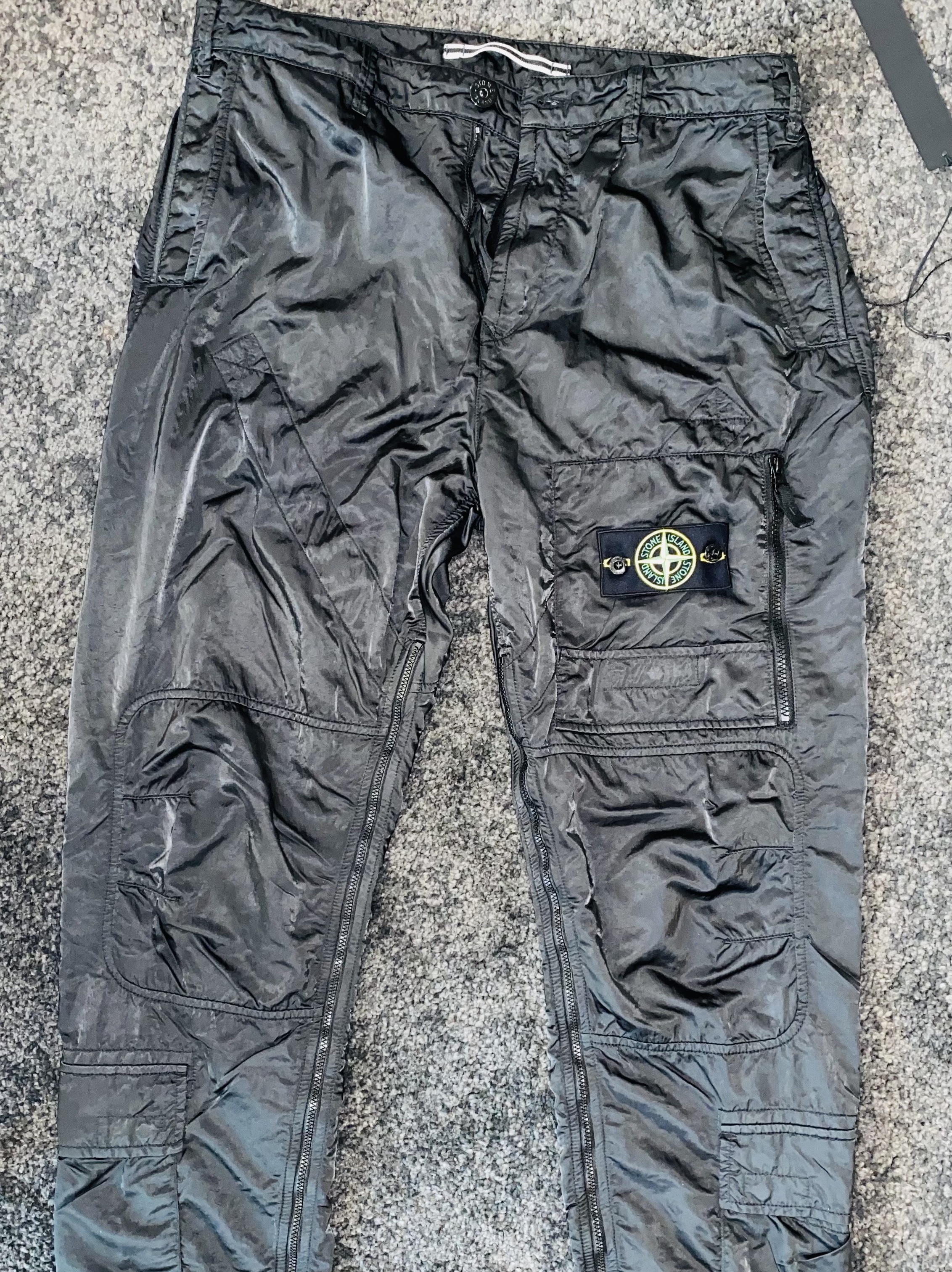 Stone Island 31021 Nylon Satin Raso Track Cargo Pants Black - 21FW 착용 스타일 - 1