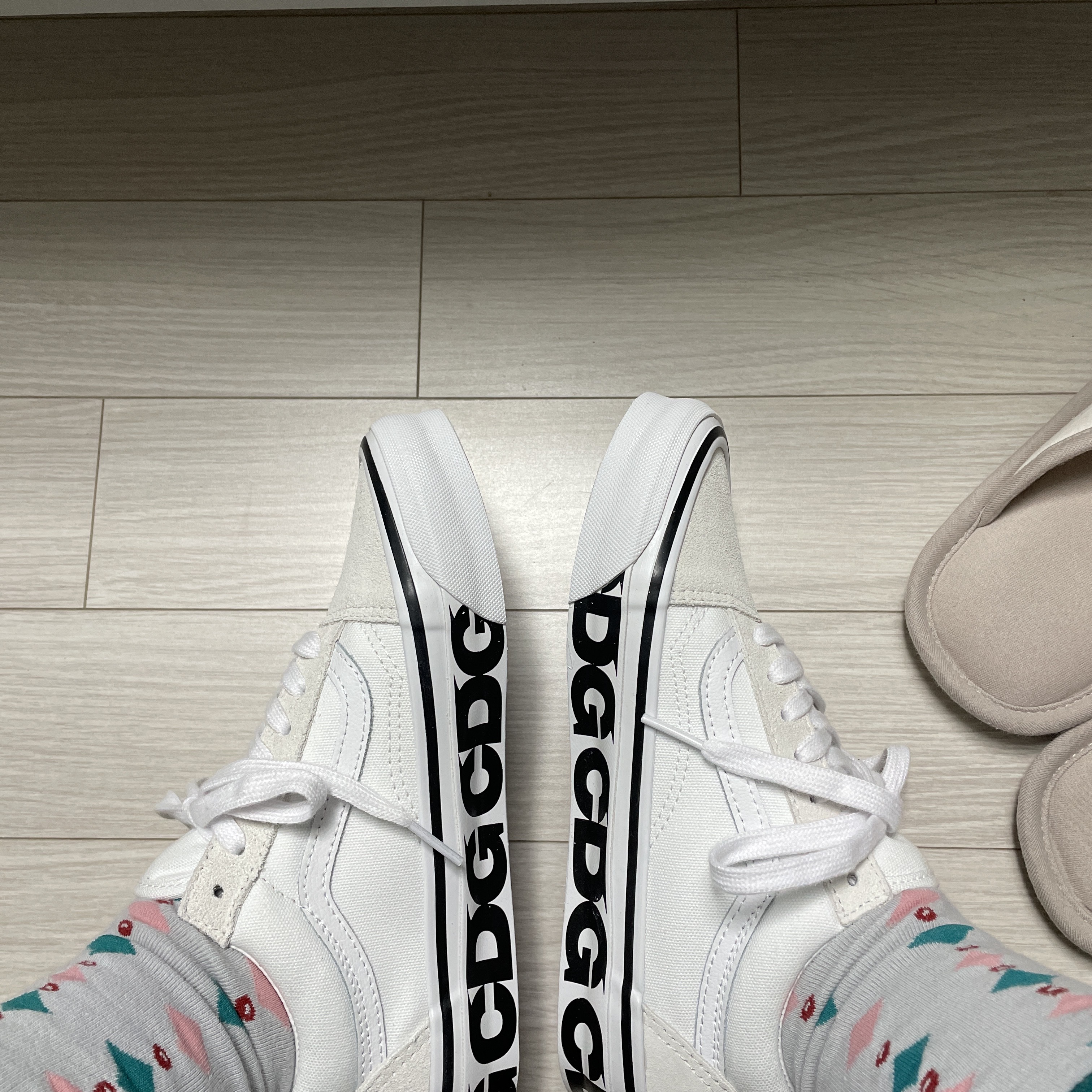 Vans Vault x CDG Old Skool LX White 착용 스타일 - 1