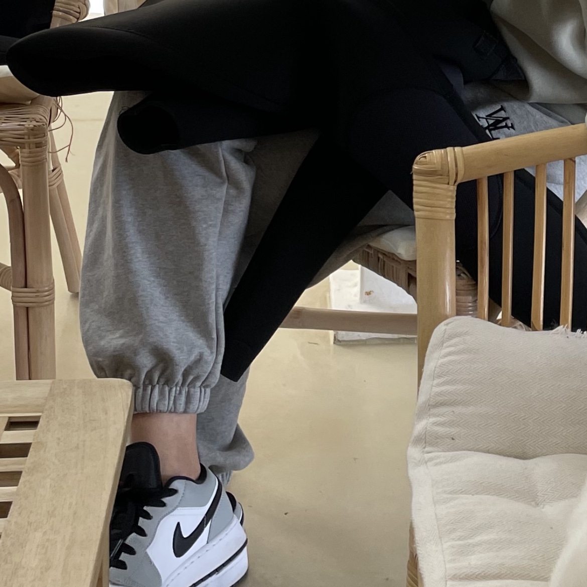 (GS) Jordan 1 Low Light Smoke Grey 착용 스타일 - 3
