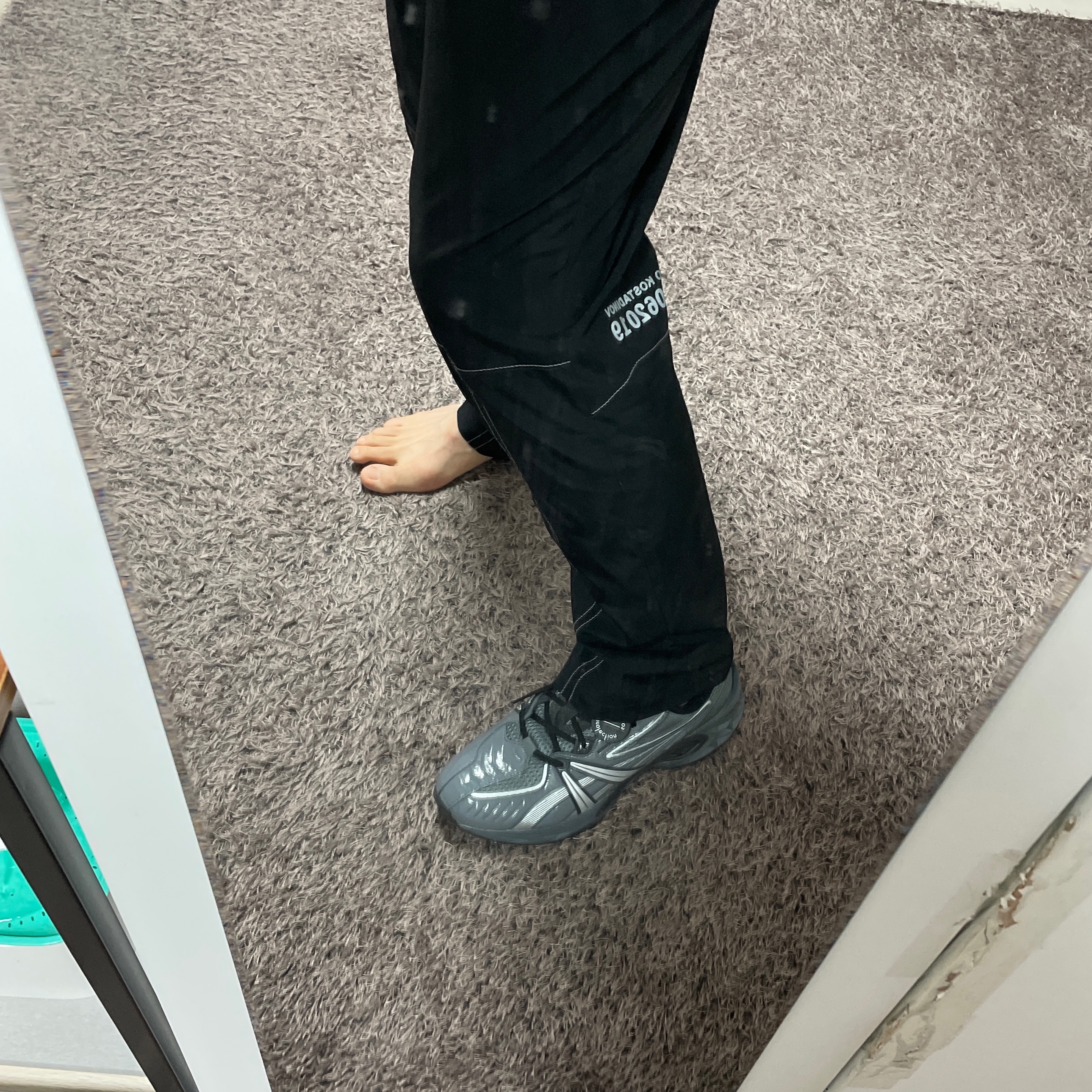 Asics HN2-S Protoblast Steel Grey 착용 스타일