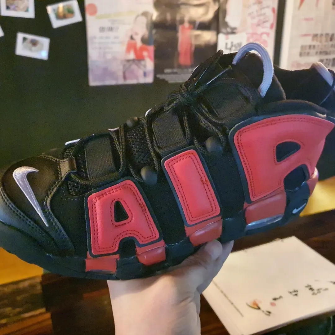 Nike Air More Uptempo 96 Black University Red 착용 스타일 - 2