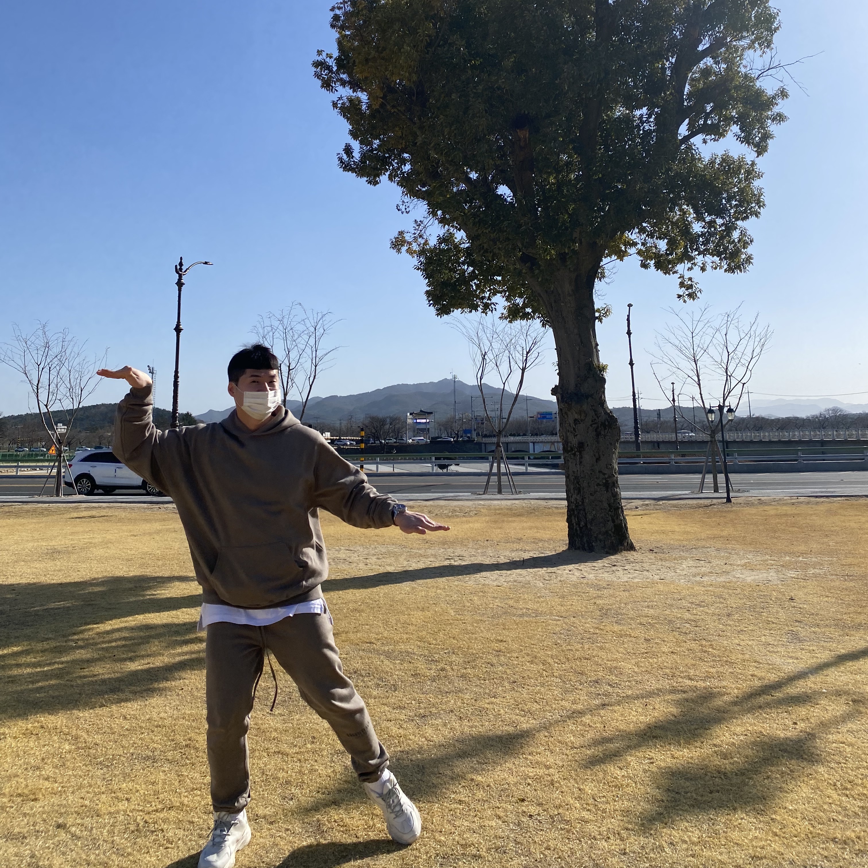 Essentials Sweatpants Taupe - 21SS, Essentials Pull-Over Hoodie Taupe - 21SS 착용 스타일 - 3