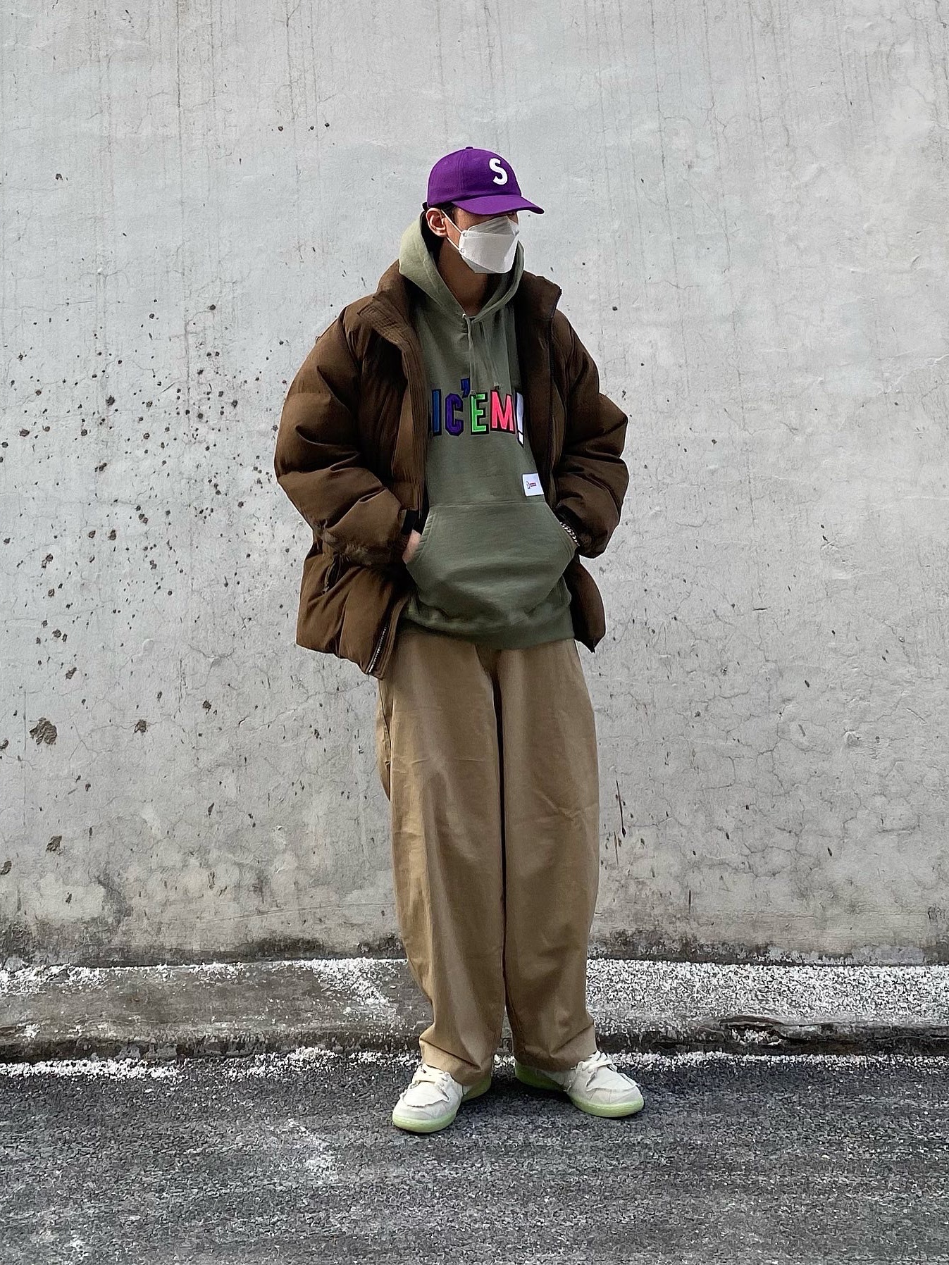 Nike SB Dunk Low Pro Premium Mummy, Supreme x WTAPS Sic'em! Hooded Sweatshirt Light Olive - 21FW 착용 스타일 - 1