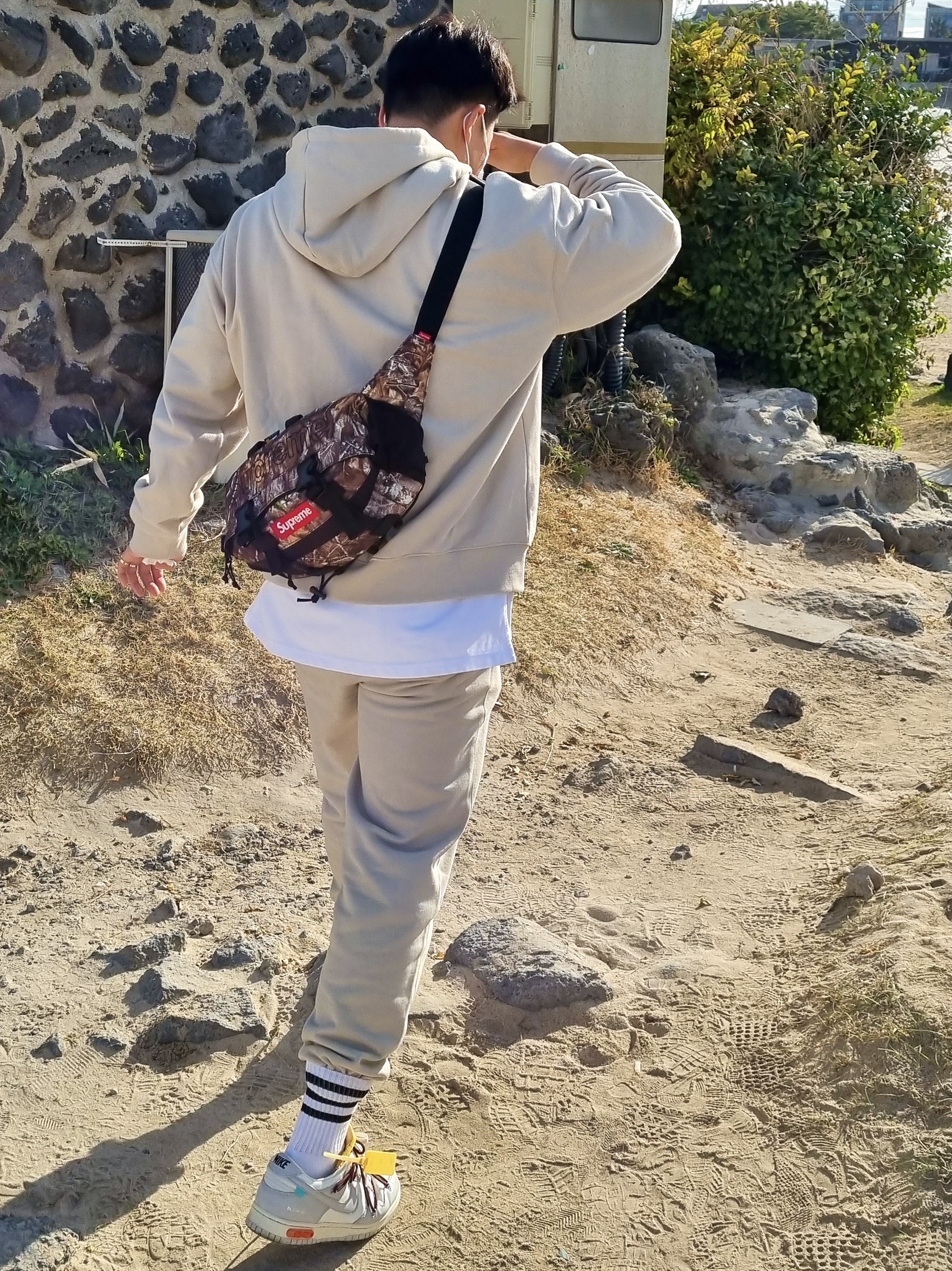 Supreme Waist Bag Real Tree Camo - 19FW, Nike x Off-White Dunk Low The 50 - Lot 46 착용 스타일