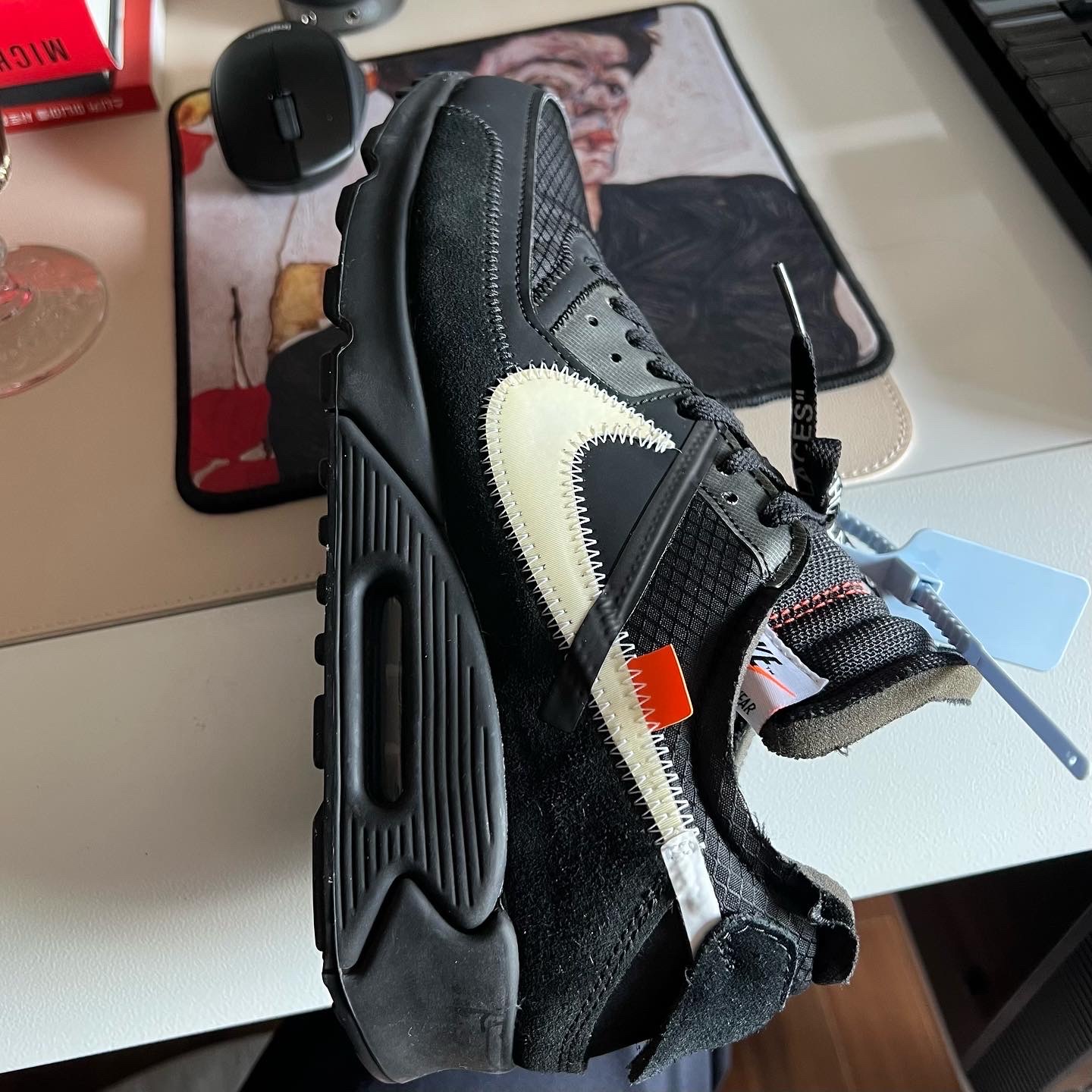 Nike x Off-White Air Max 90 V2 Black White 착용 스타일 - 1