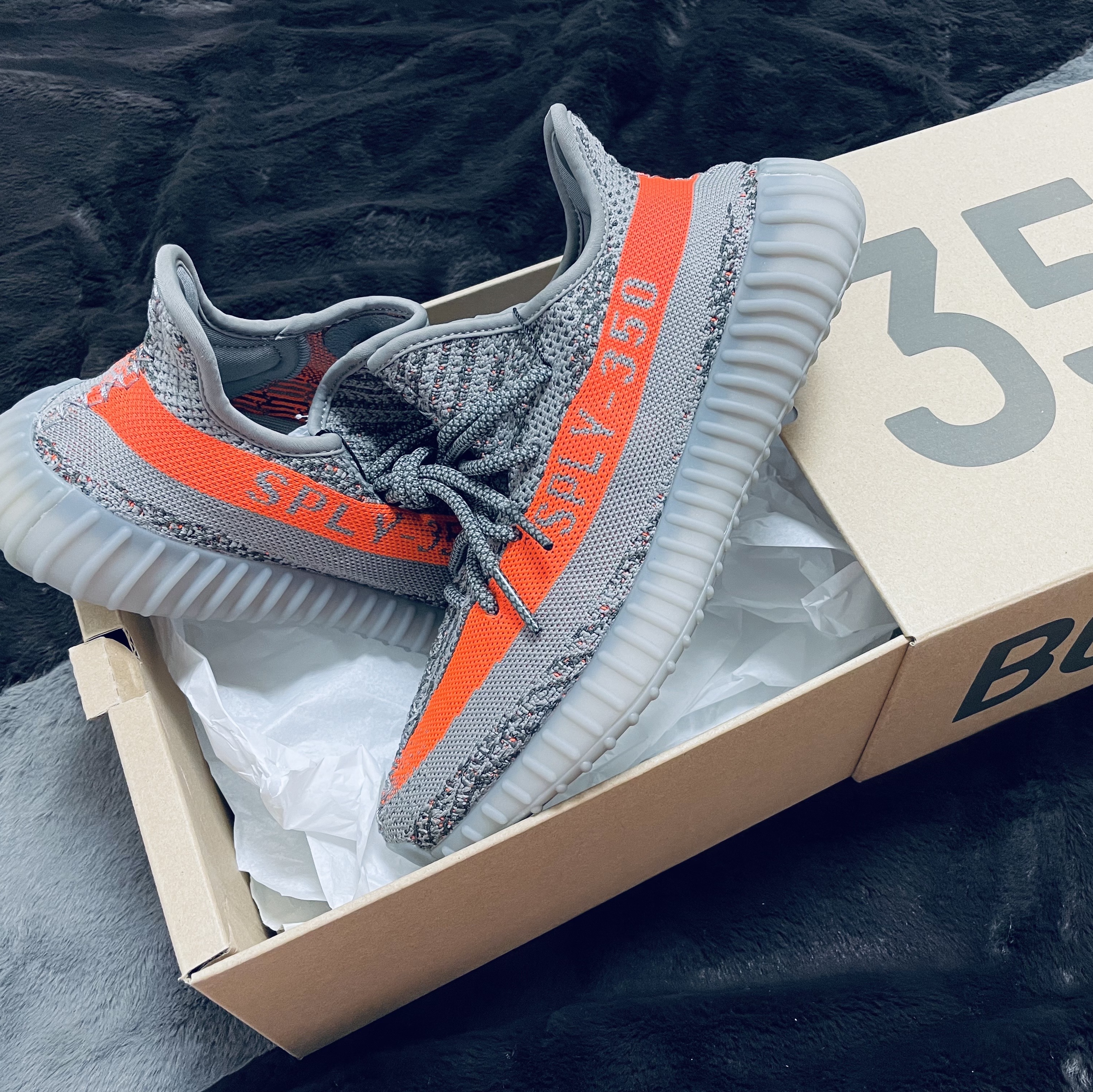 Adidas Yeezy Boost 350 V2 Beluga - Reflective 착용 스타일