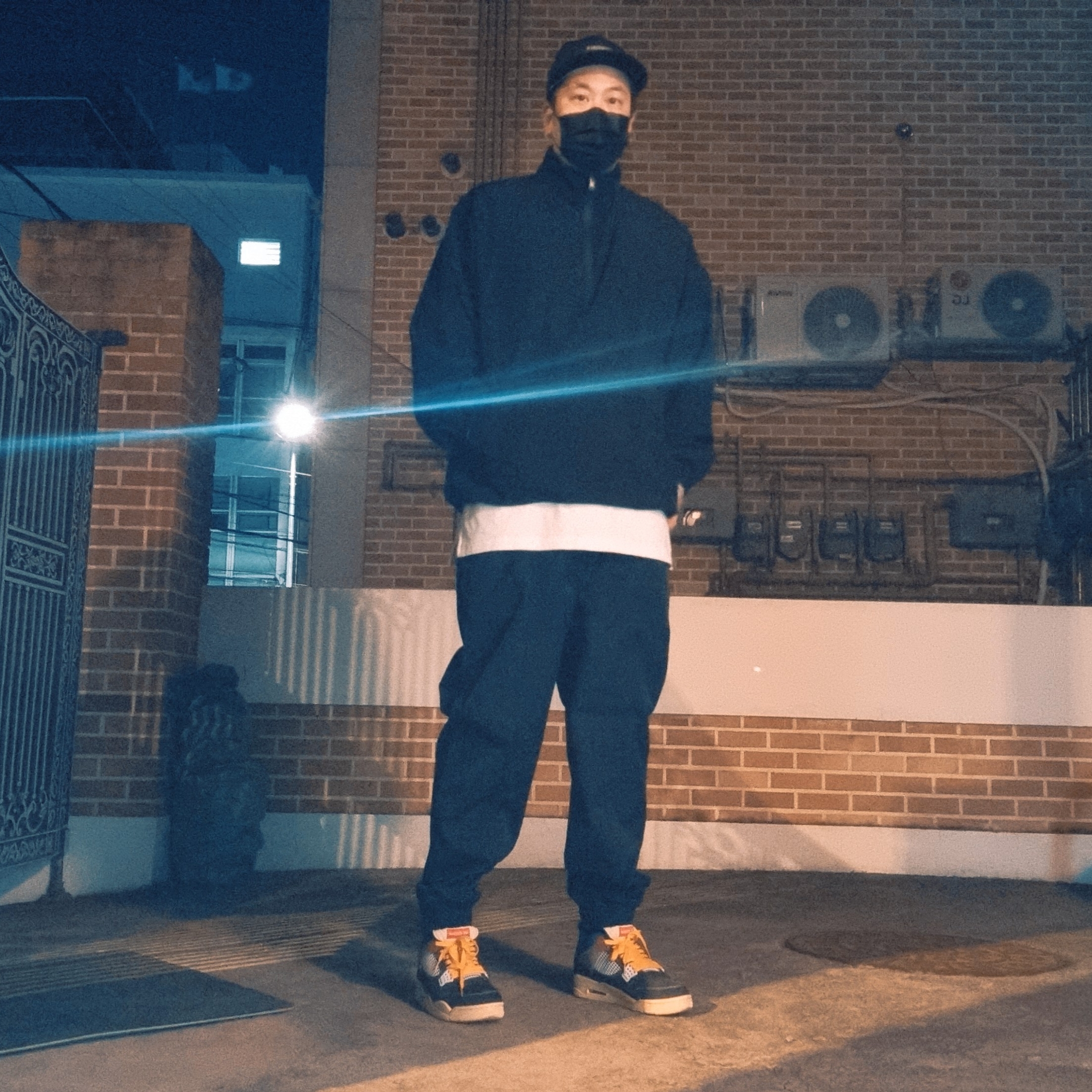 Jordan 4 x Union Retro Off Noir, Essentials x New Era Retro Crown Strapback Black 착용 스타일