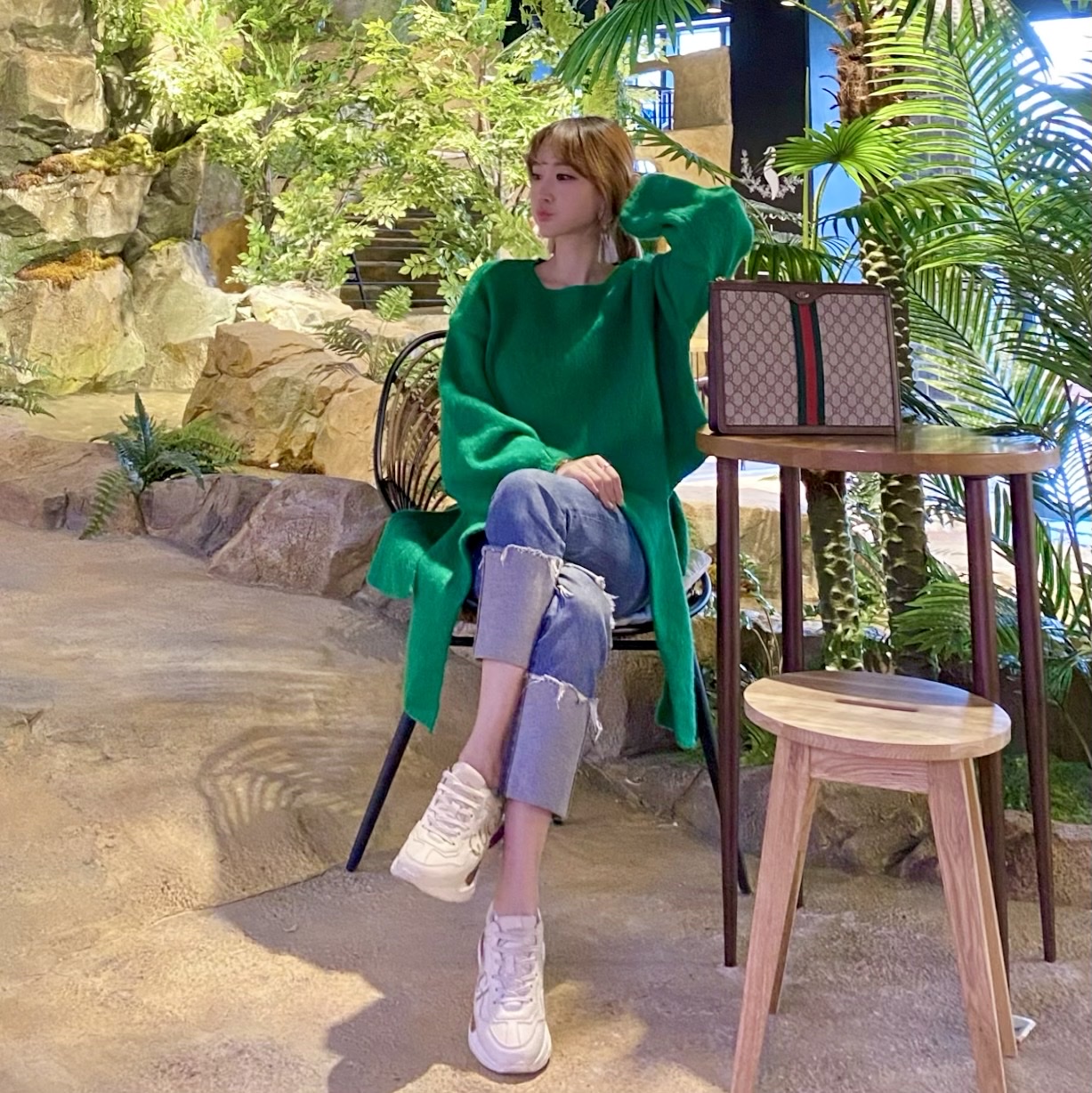 Gucci Rhyton Leather Sneakers Logo, (W) Gucci Rhyton Leather Sneakers Logo 착용 스타일 - 1