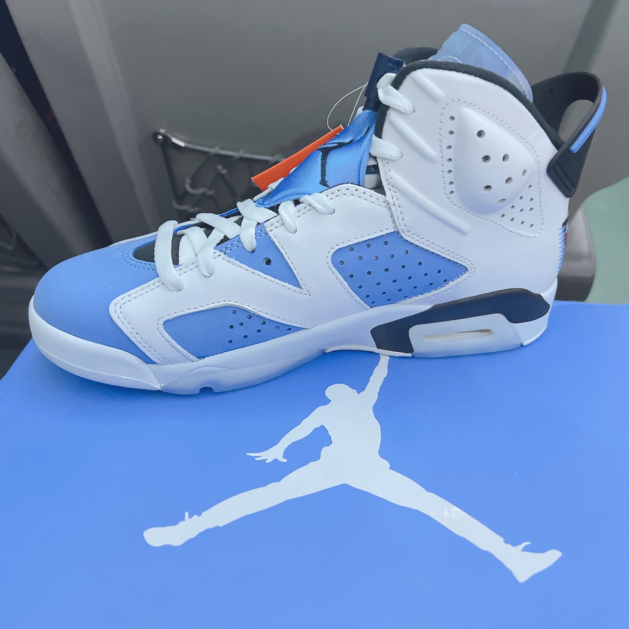 Jordan 6 Retro University Blue 착용 스타일 - 3