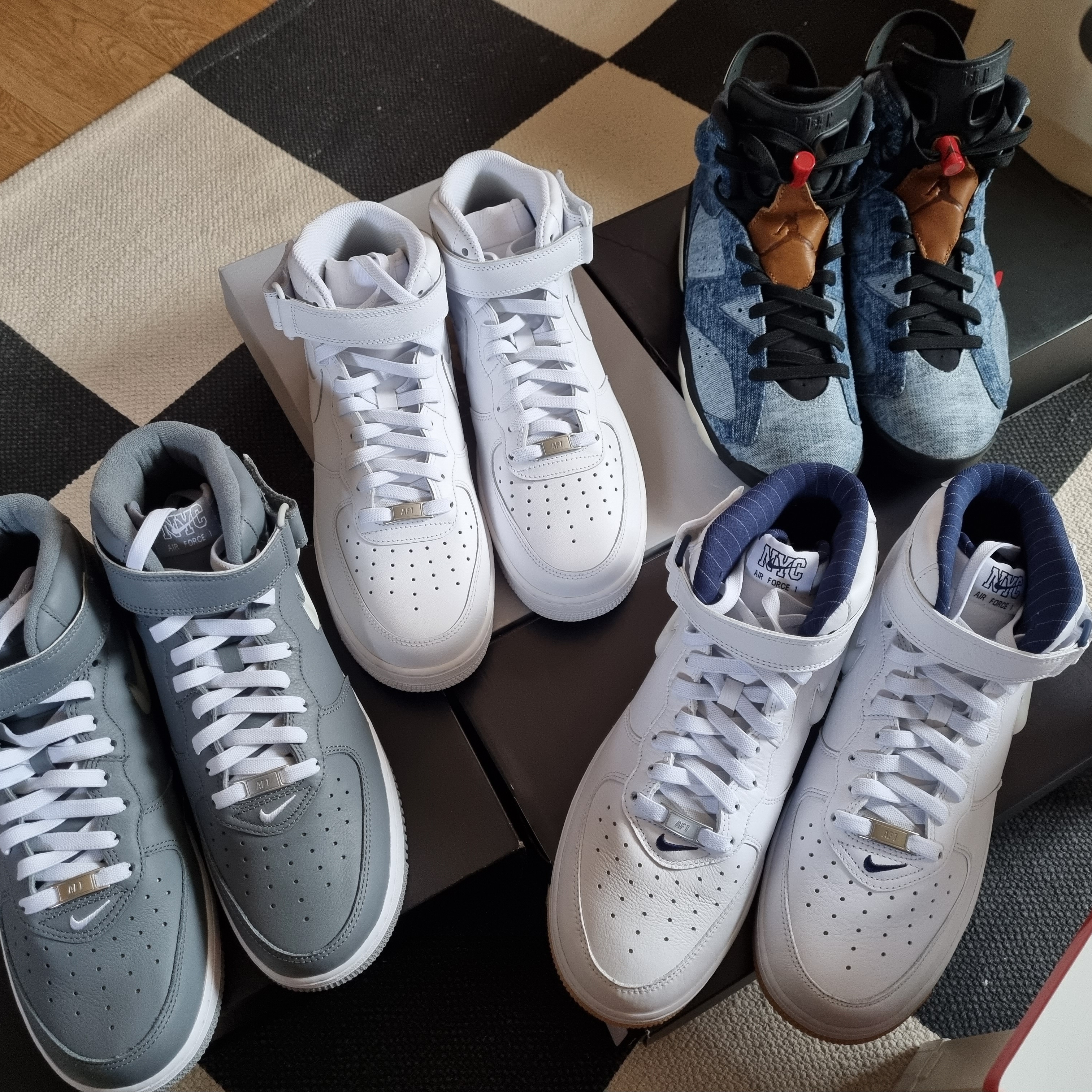 Nike Air Force 1 Mid '07 White, Nike Air Force 1 Mid QS NYC White Midnight Navy 착용 스타일 - 1