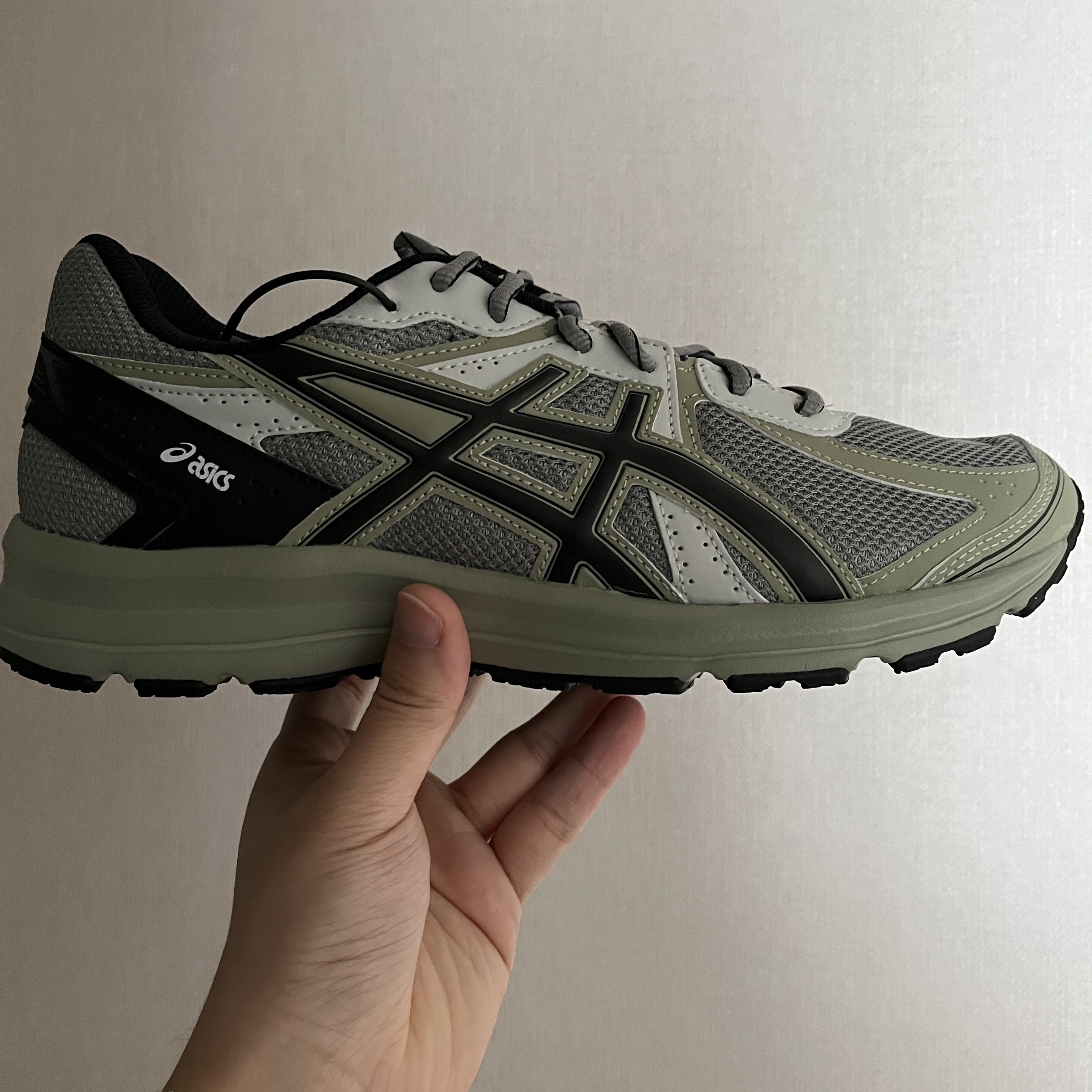Asics Jog 100 S Sheet Rock - 2E Wide 착용 스타일