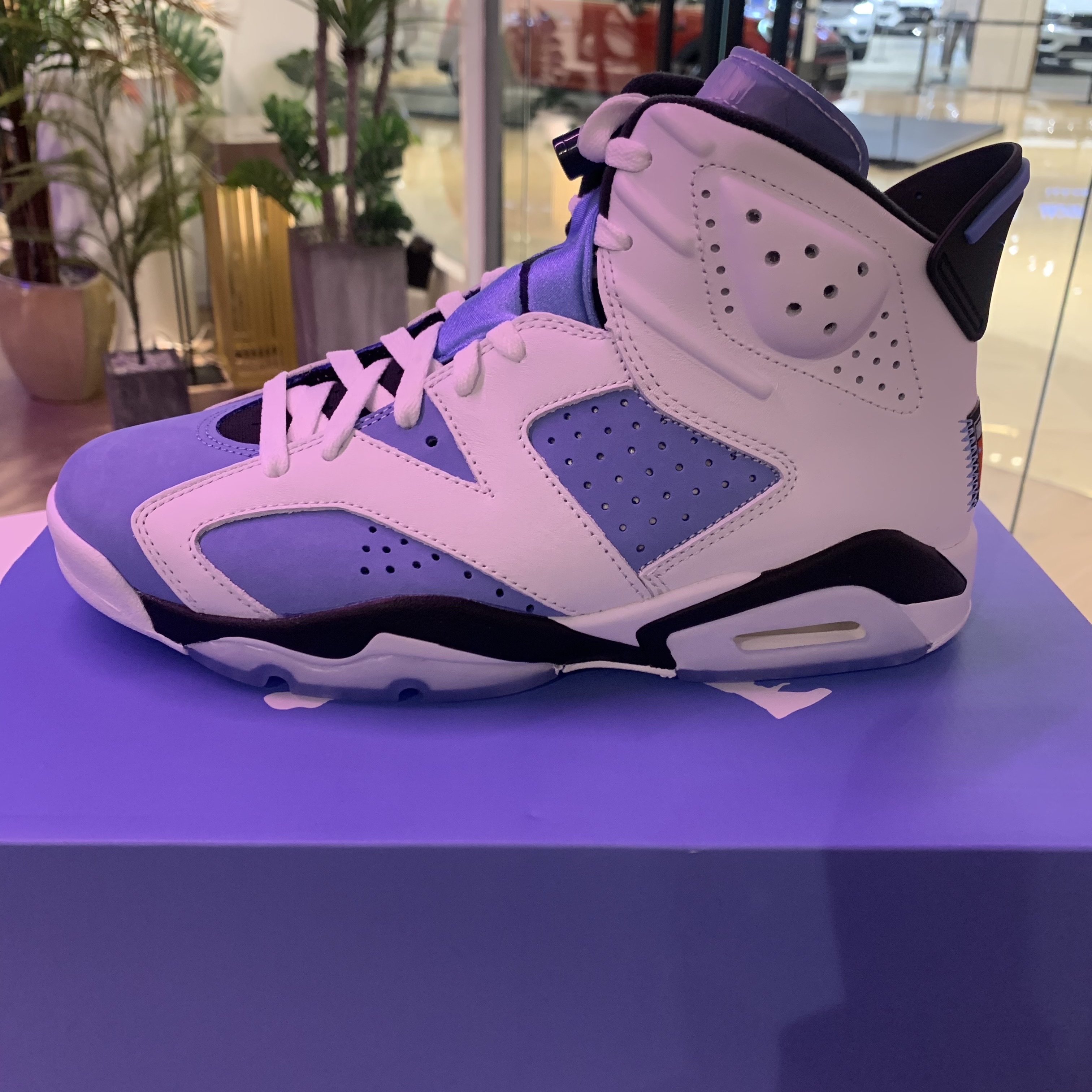 Jordan 6 Retro University Blue 착용 스타일 - 2