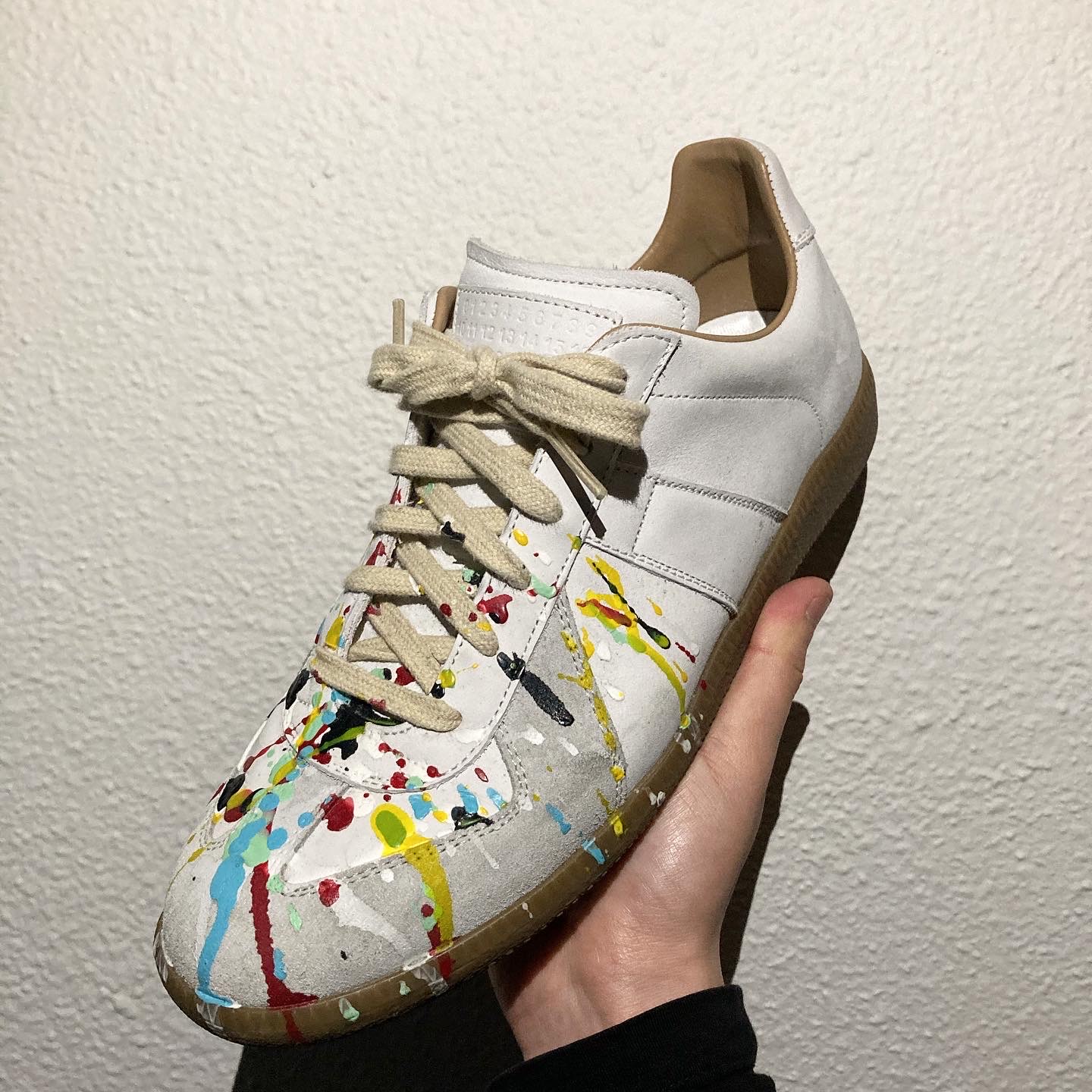 Maison Margiela Replica Paint Drop Sneakers, (W) Maison Margiela Replica Paint Drop Sneakers Grey 착용 스타일 - 3