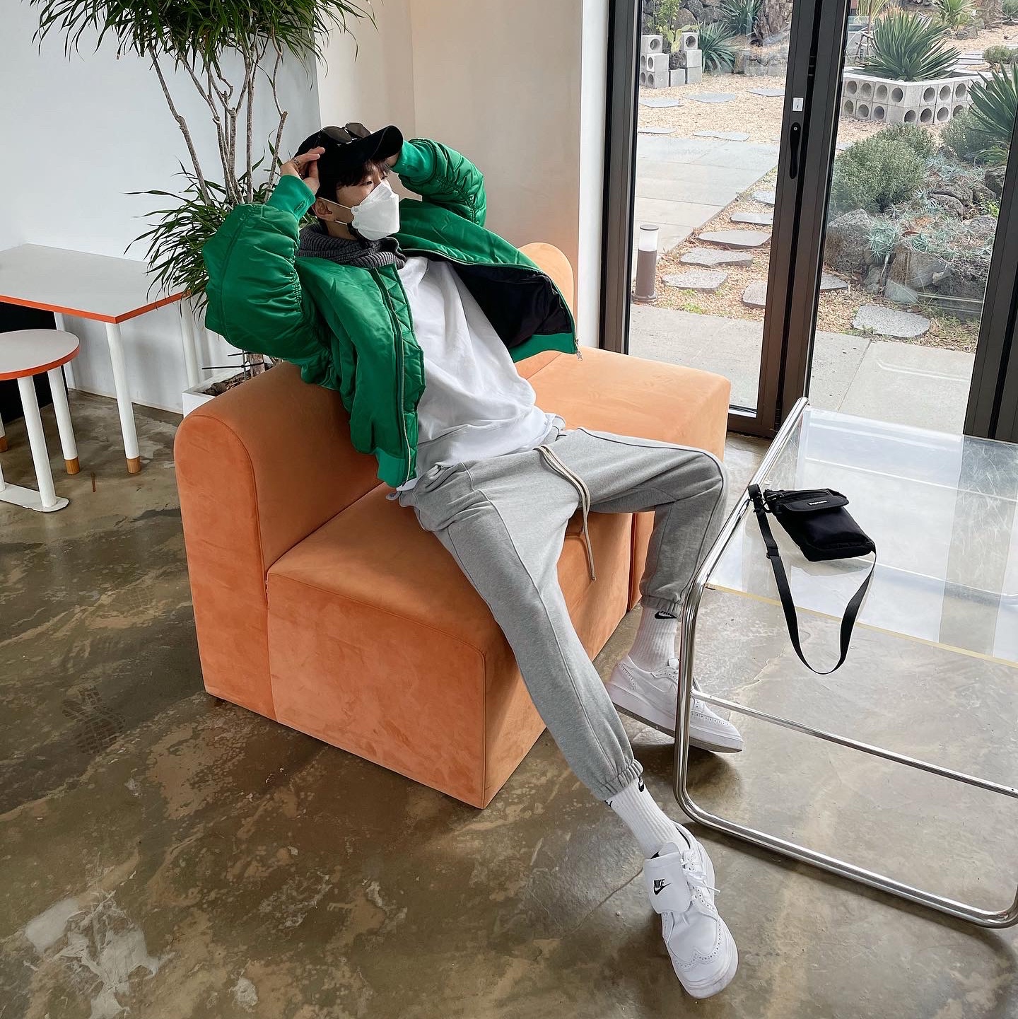Nike x Peaceminusone Kwondo1 White, Supreme Shoulder Bag Black - 19FW 착용 스타일 - 1