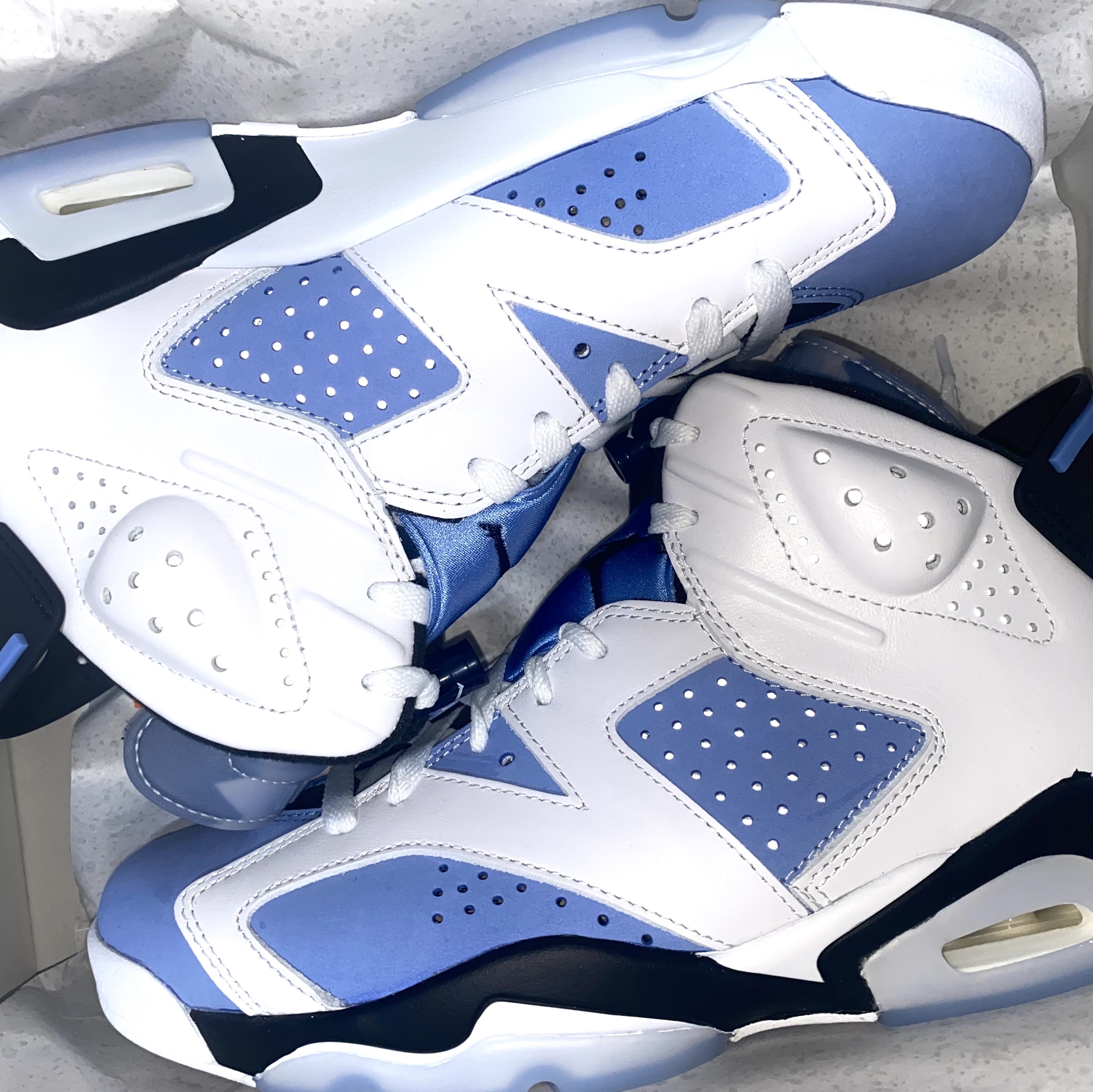 Jordan 6 Retro University Blue 착용 스타일