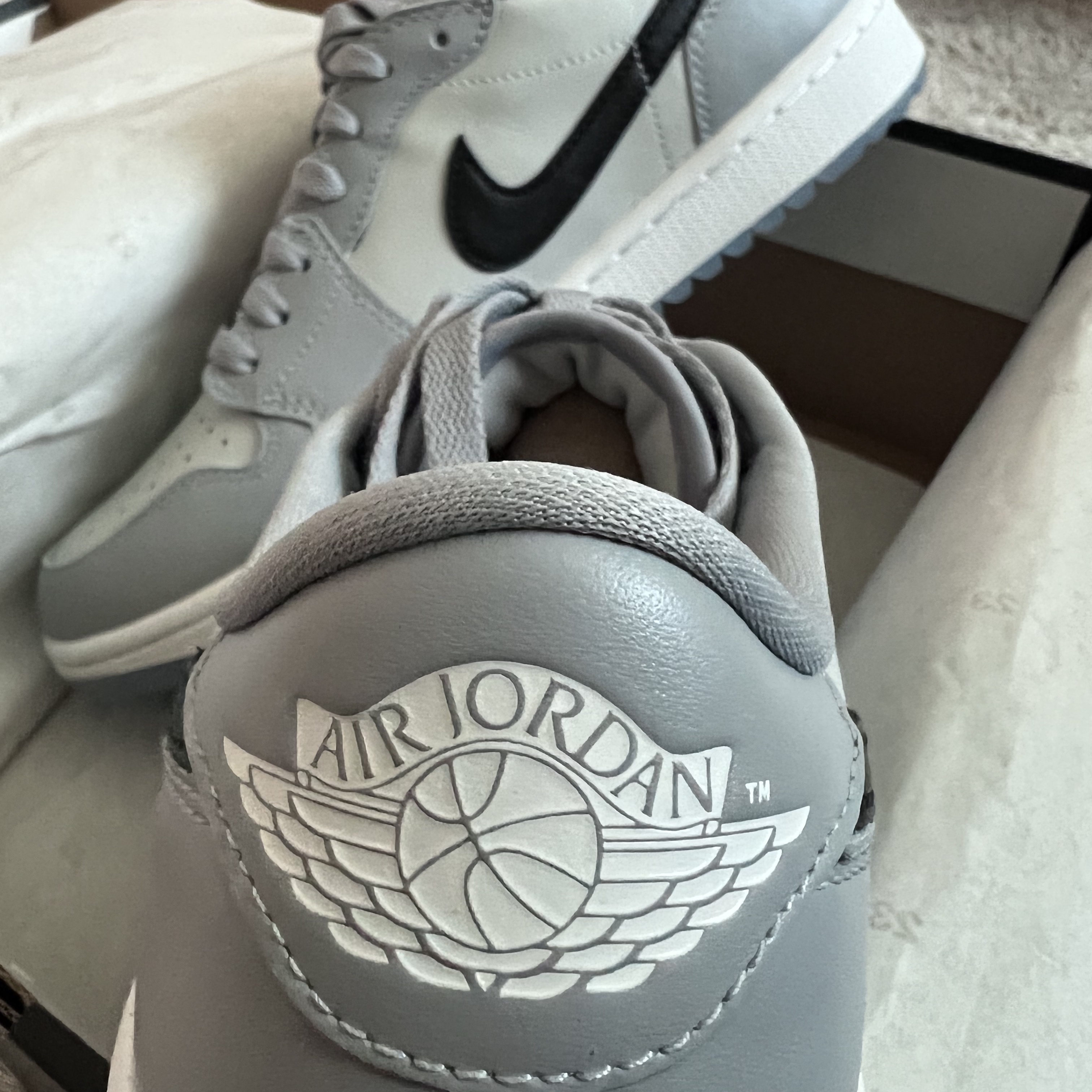 Jordan 1 Low Golf Wolf Grey 착용 스타일 - 2
