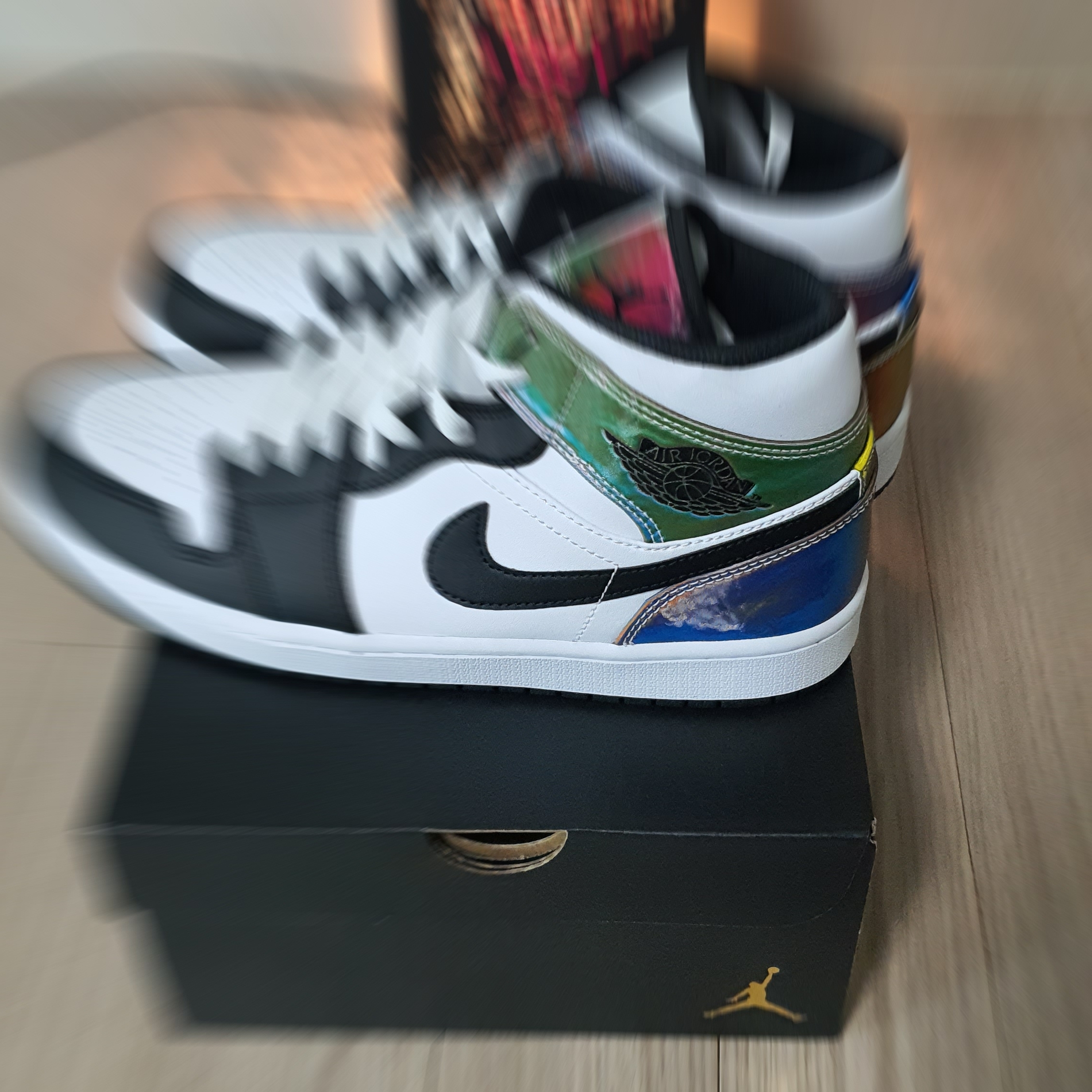 Jordan 1 Mid SE Heat Reactive 착용 스타일 - 2