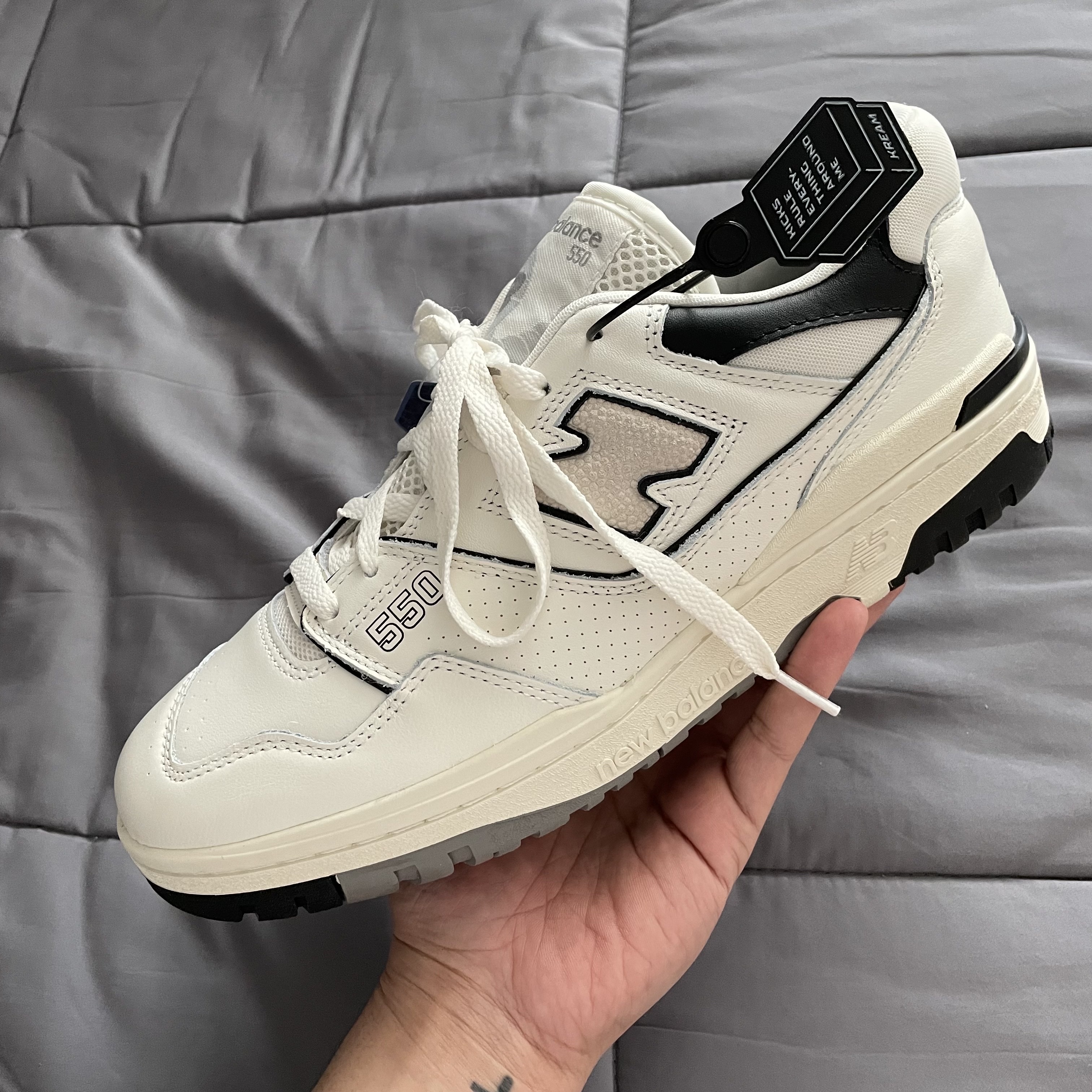 New Balance 550 White Grey - 2E Wide 착용 스타일 - 1