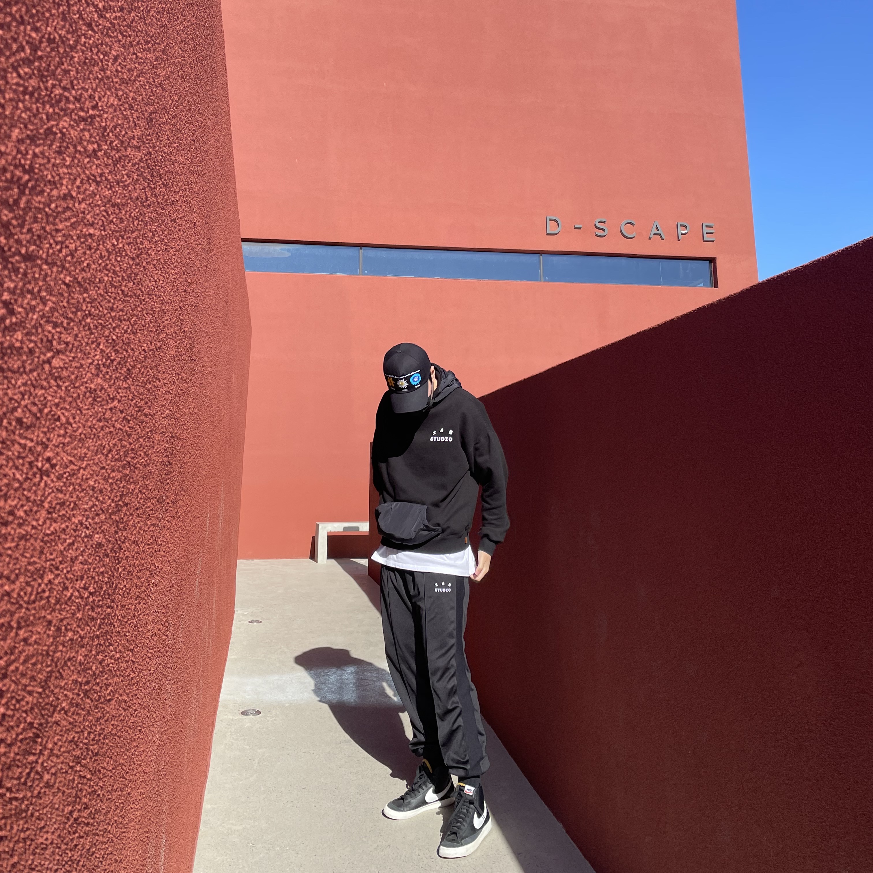 Nike Blazer Mid '77 Vintage Black Sail, IAB Studio Track Pants Black 착용 스타일 - 1