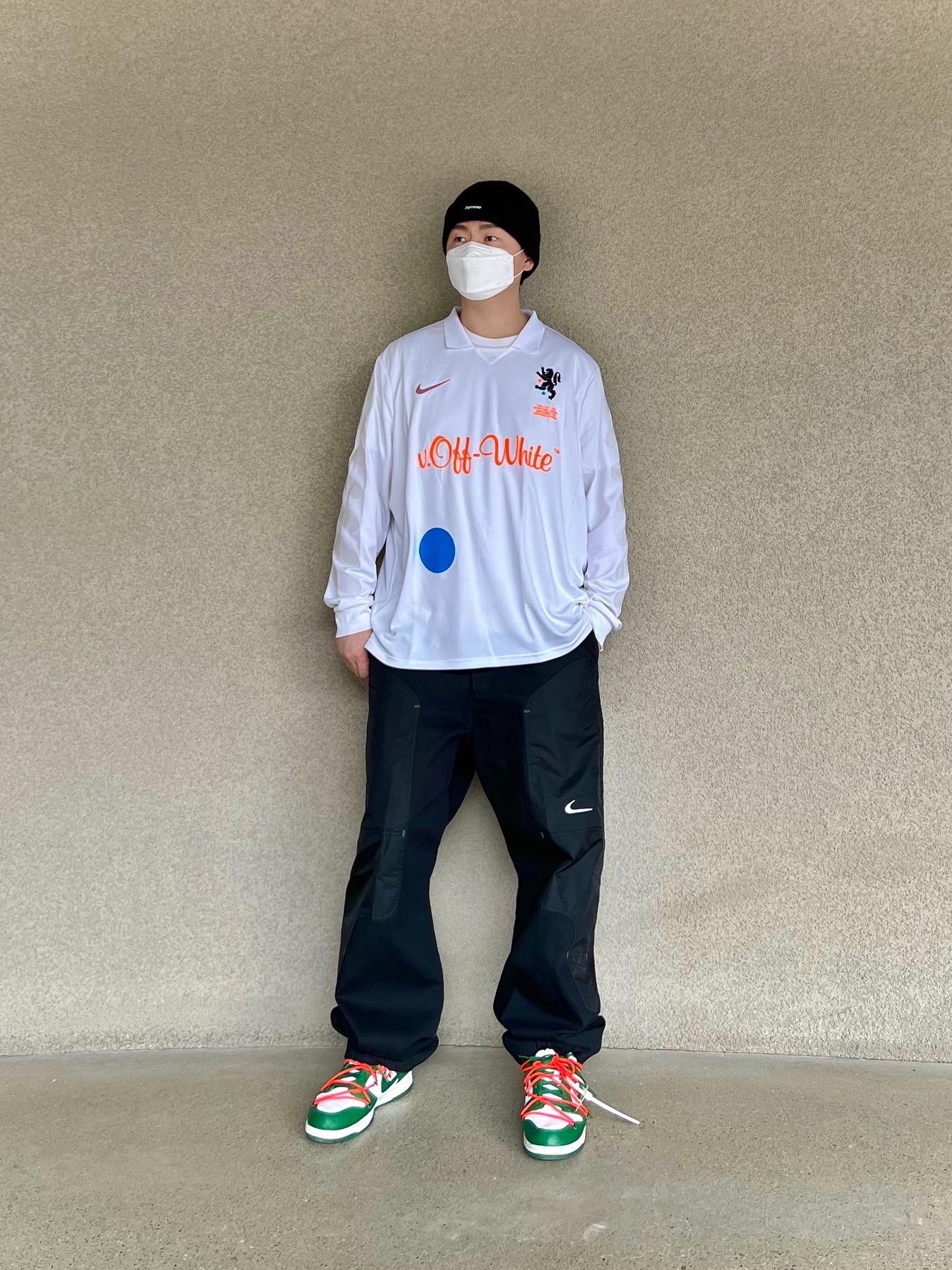 Supreme New Era Swarovski S Logo Beanie Black - 21SS, Nike x Off-White NRG Pants Black 착용 스타일 - 2