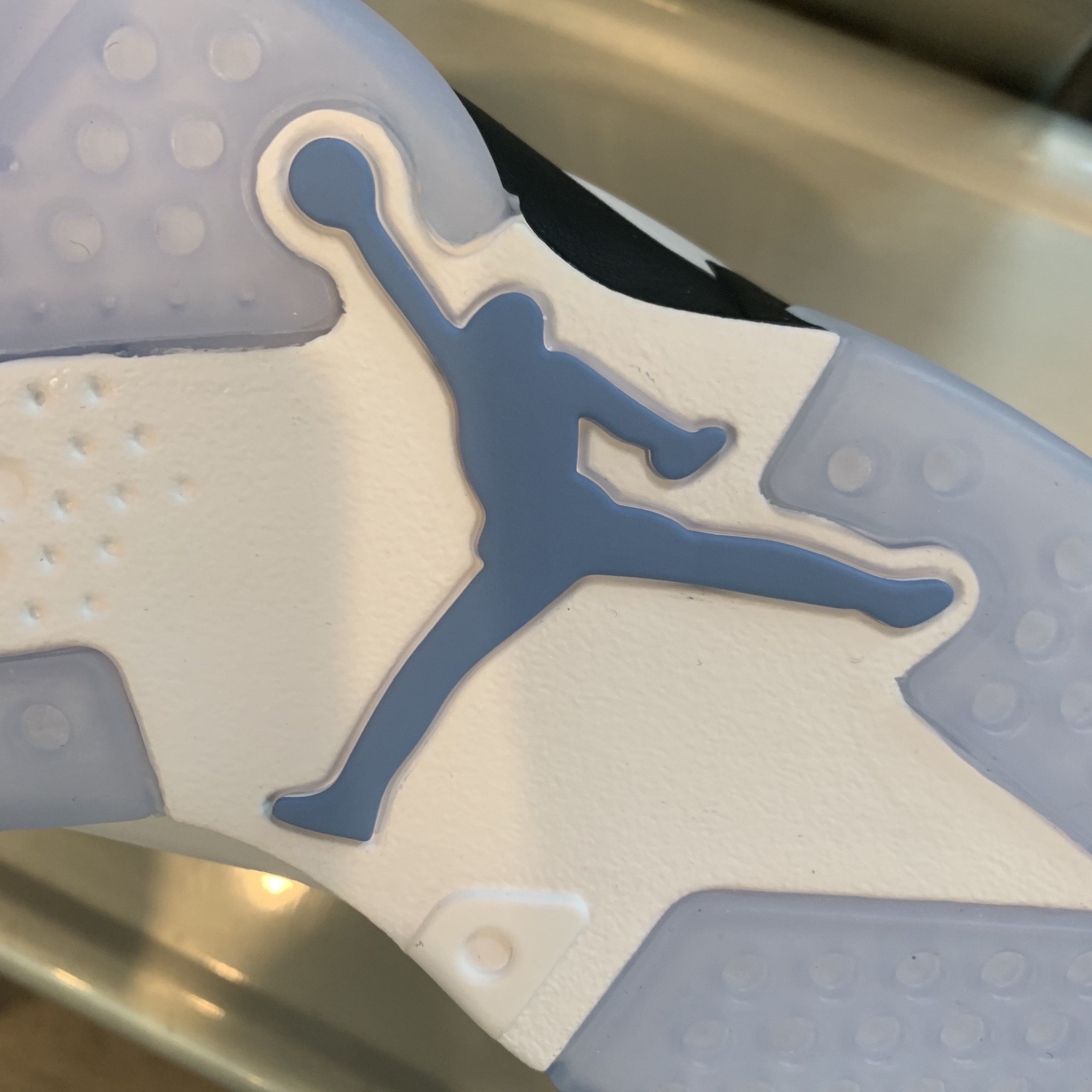 Jordan 6 Retro University Blue 착용 스타일 - 1